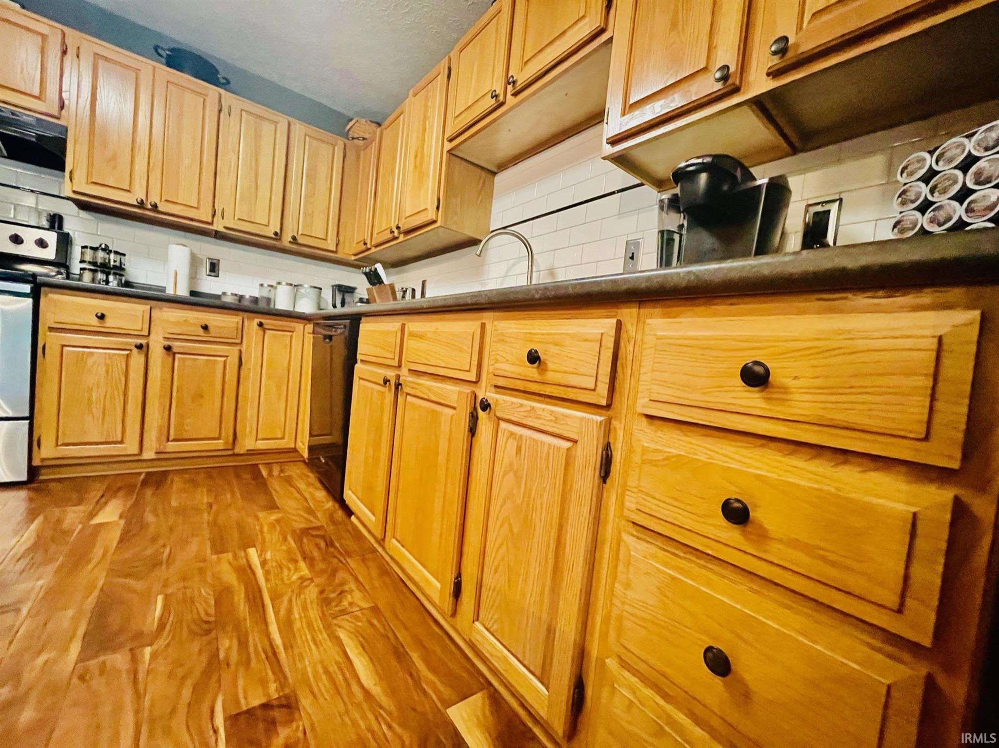 Listings Hawkins & Root