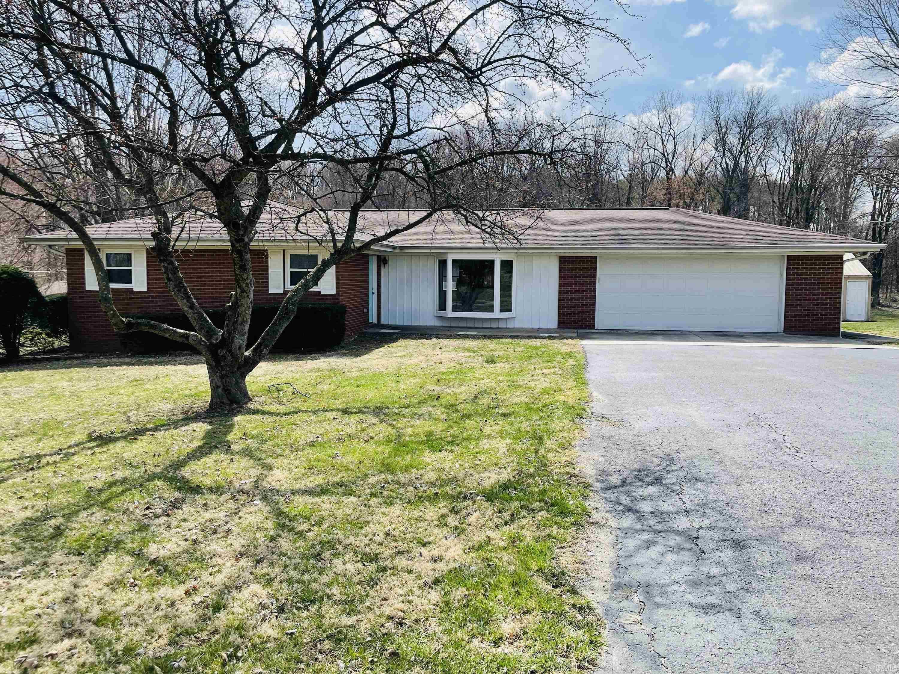 1526 E Campbell Heights Road, Winslow, IN 