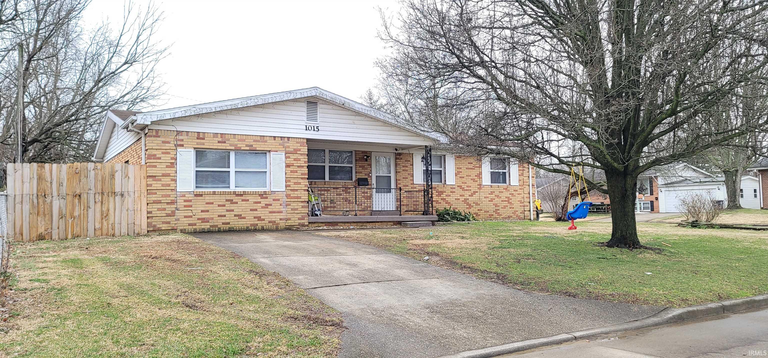 1015 NW Fairlawn Circle, Evansville, IN 47711