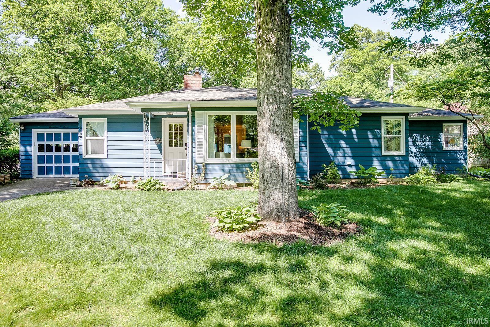 1707 Scottswood South Bend, IN 46617
