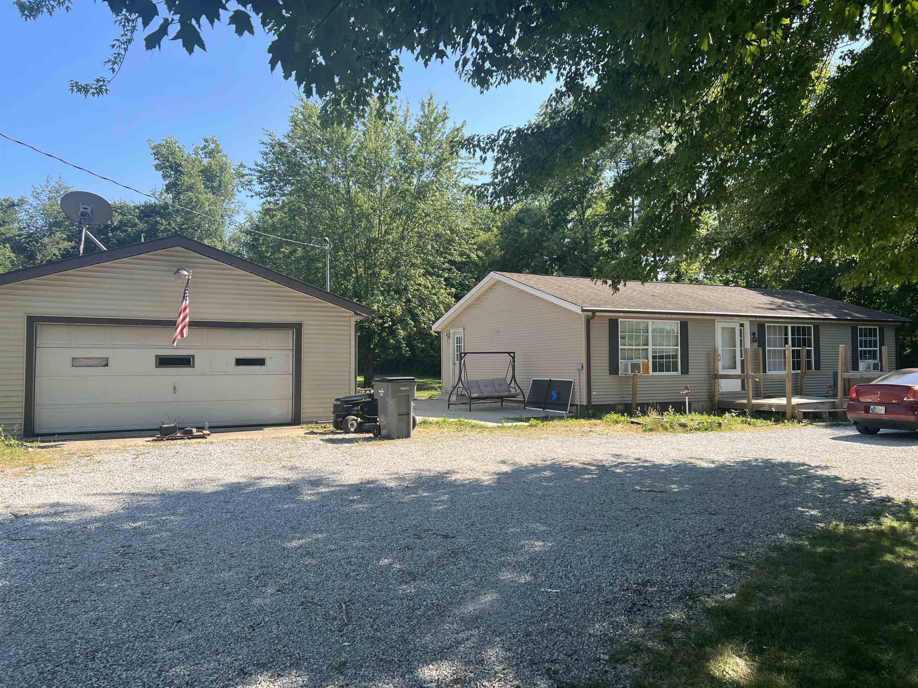 14698 County Road 52, Syracuse, IN 46567