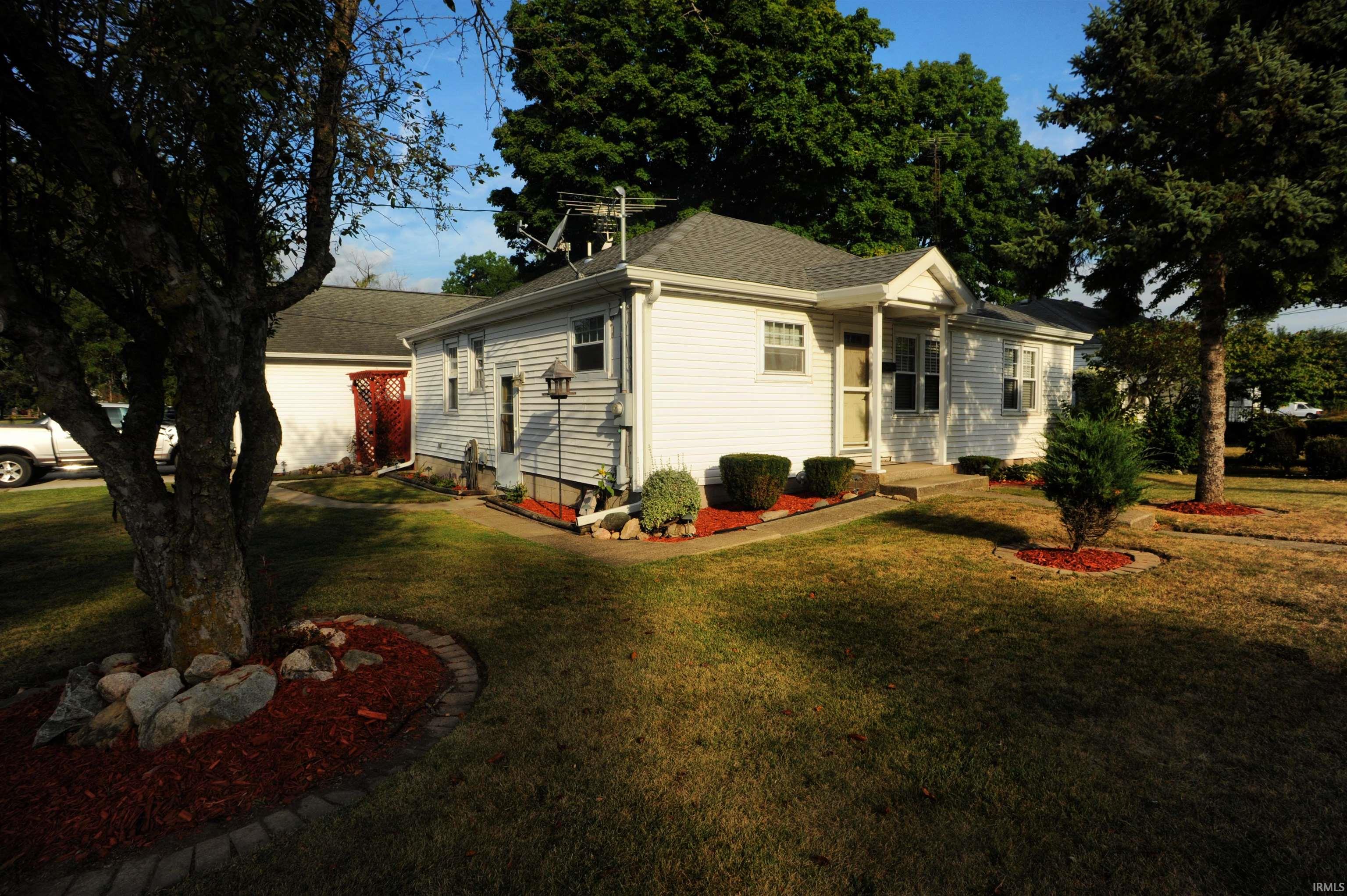 611 Roosevelt Road, Valparaiso, IN 46383