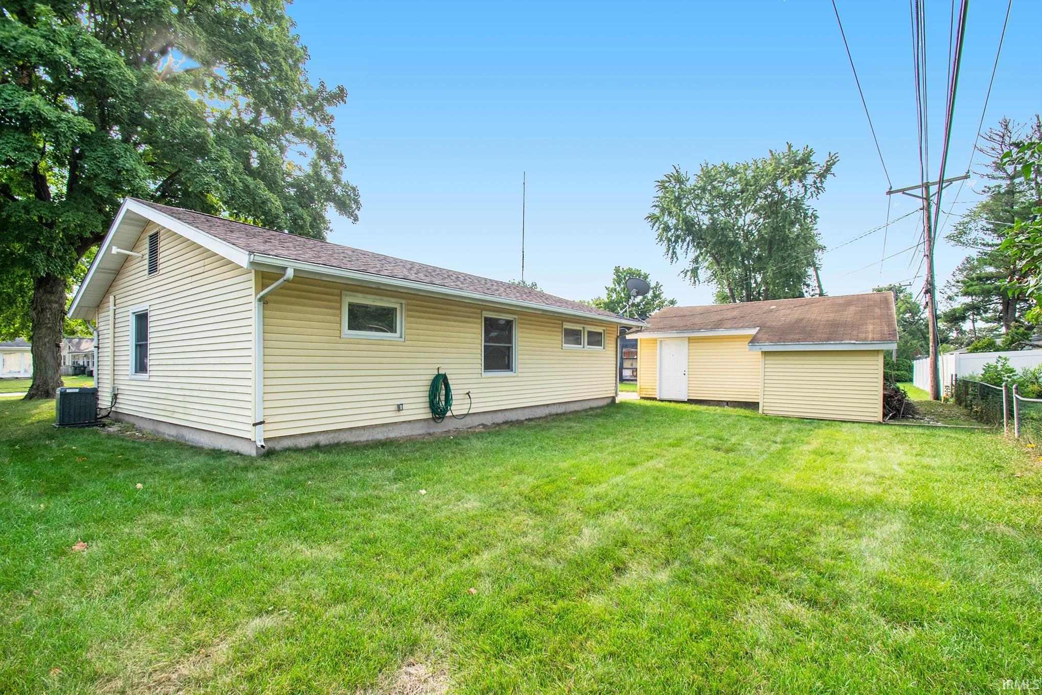 1127 Ebeling South Bend, IN 46615
