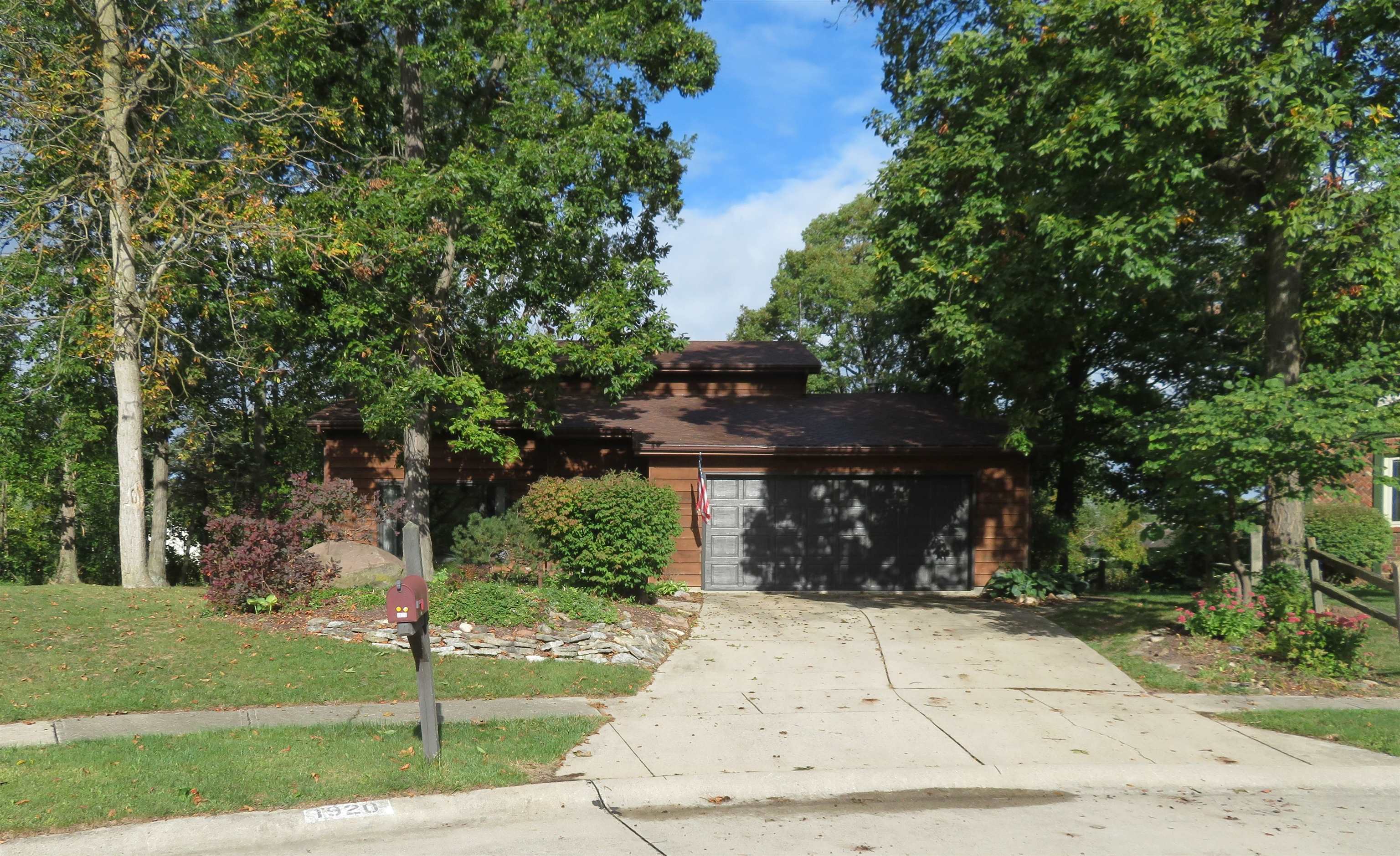 1920 Candlewick Court, Fort Wayne, IN 46804