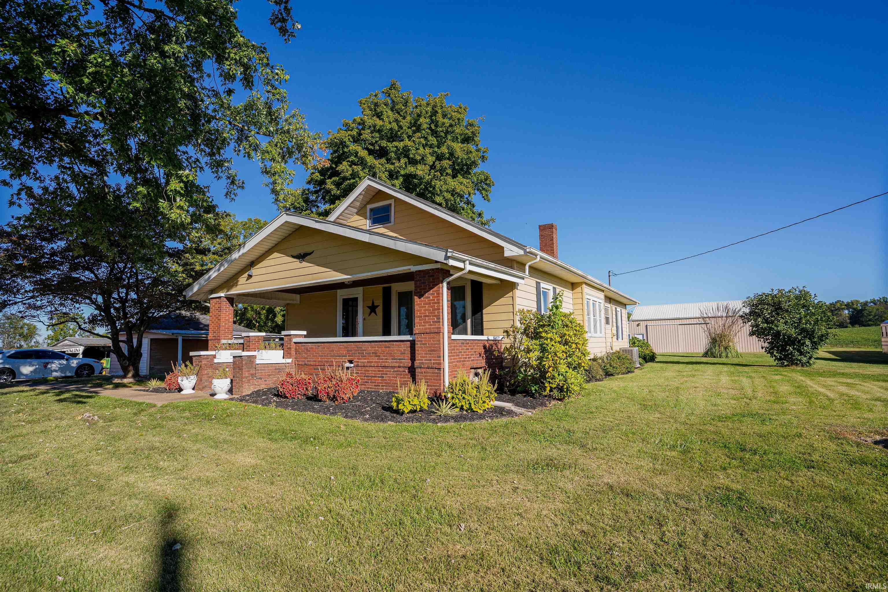 886 W McCarty Road, Princeton, IN 47670