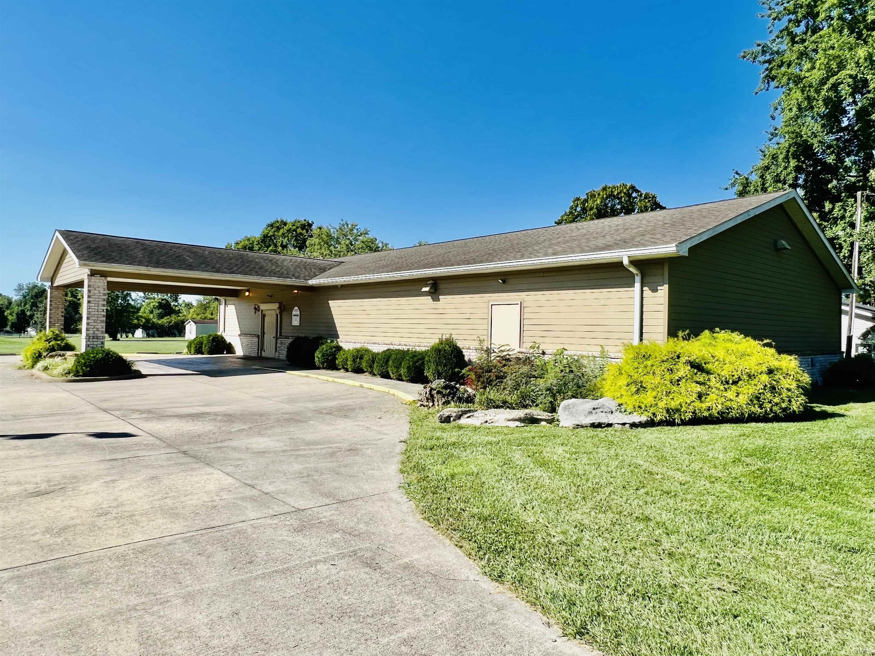 Commercial for sale in Bedford, Indiana, 202241397