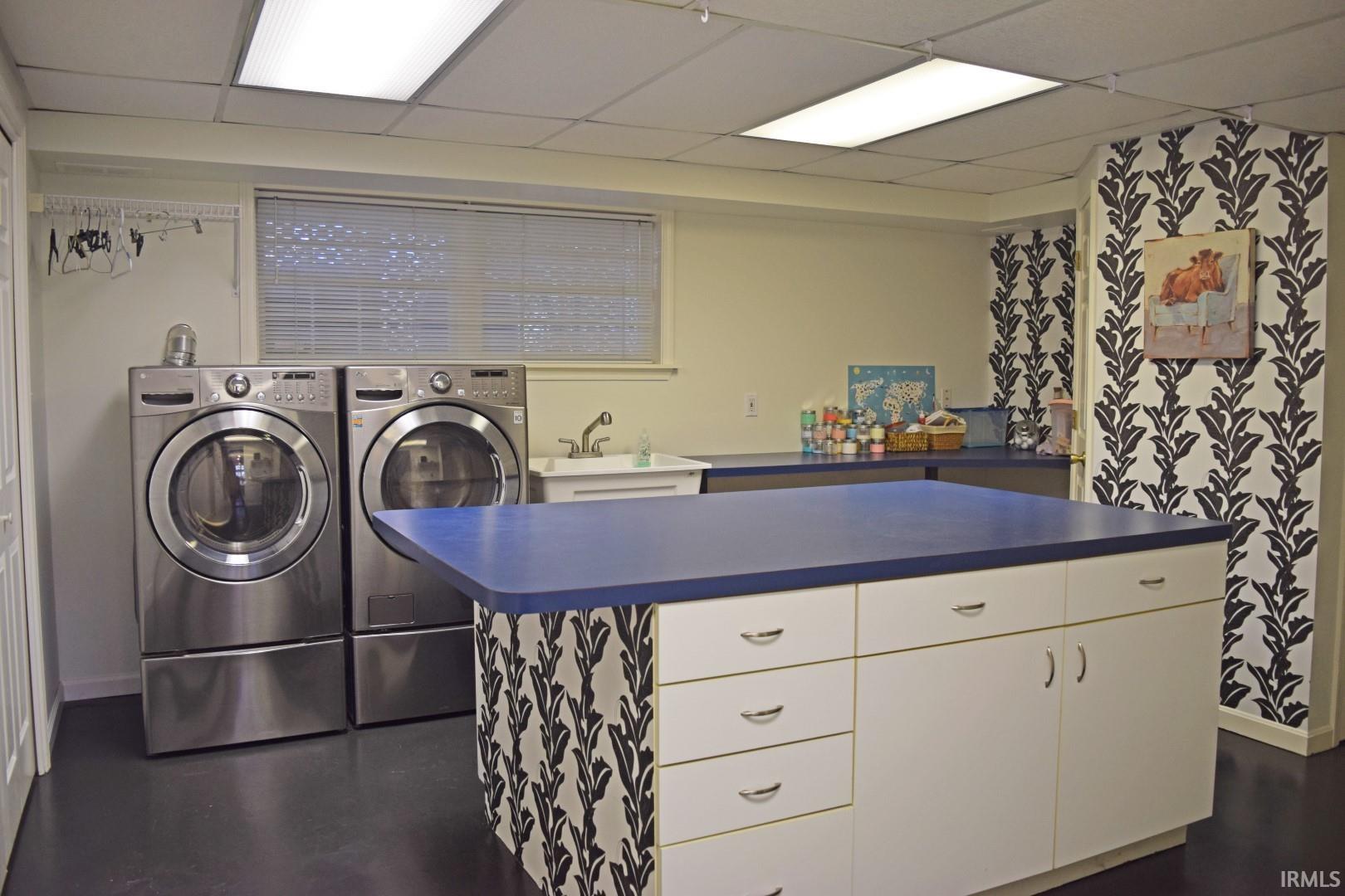 Awesome Laundry w/washer & dryer