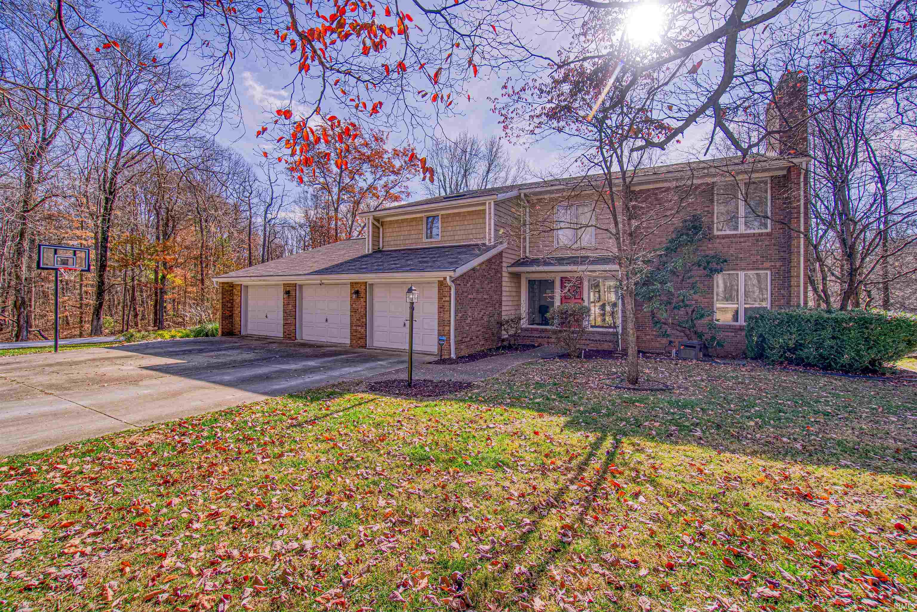 915 SYCAMORE LAKE Drive, Evansville, IN 47712