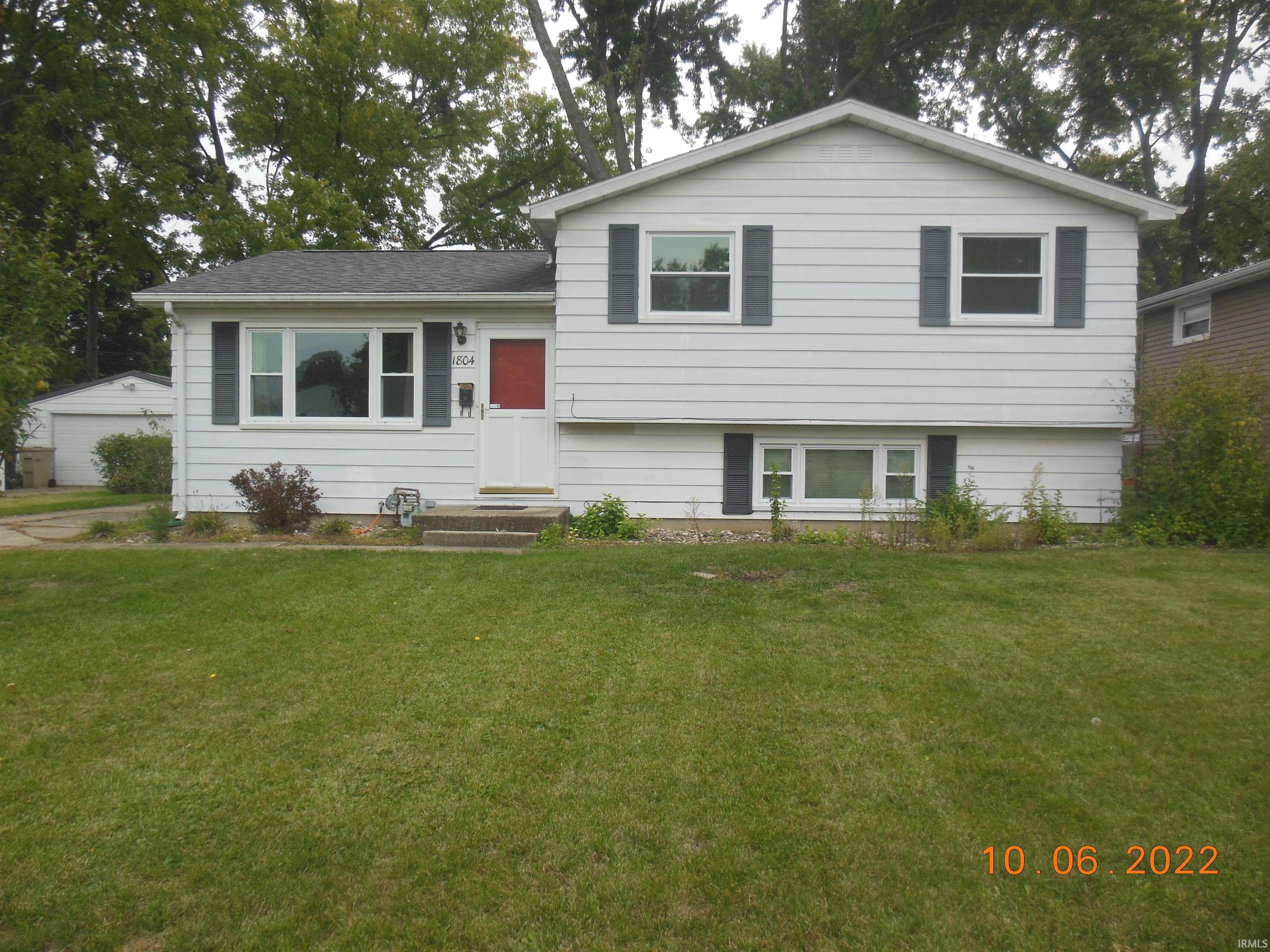 1804 Crestwood South Bend, IN 46635