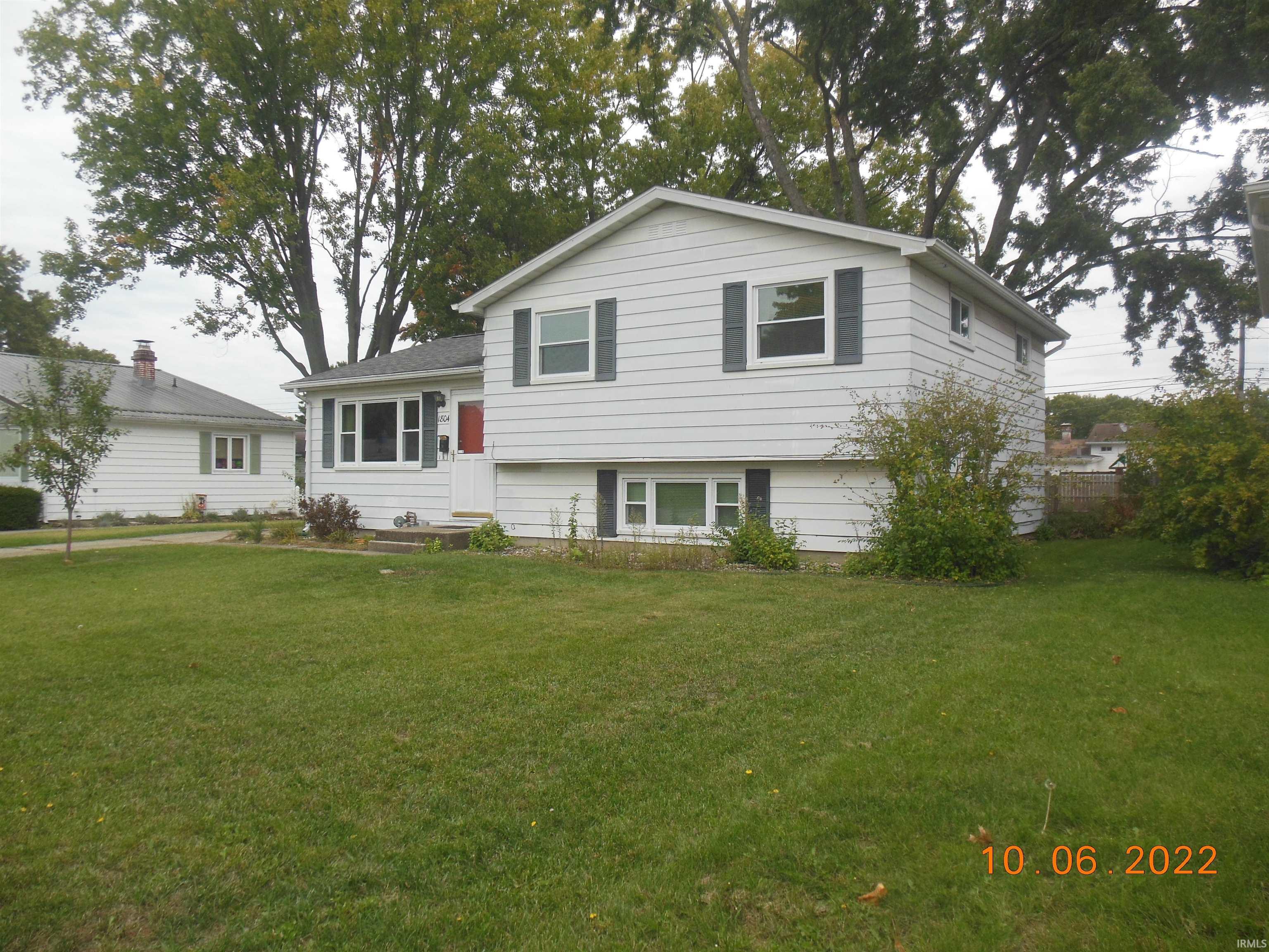 1804 Crestwood South Bend, IN 46635
