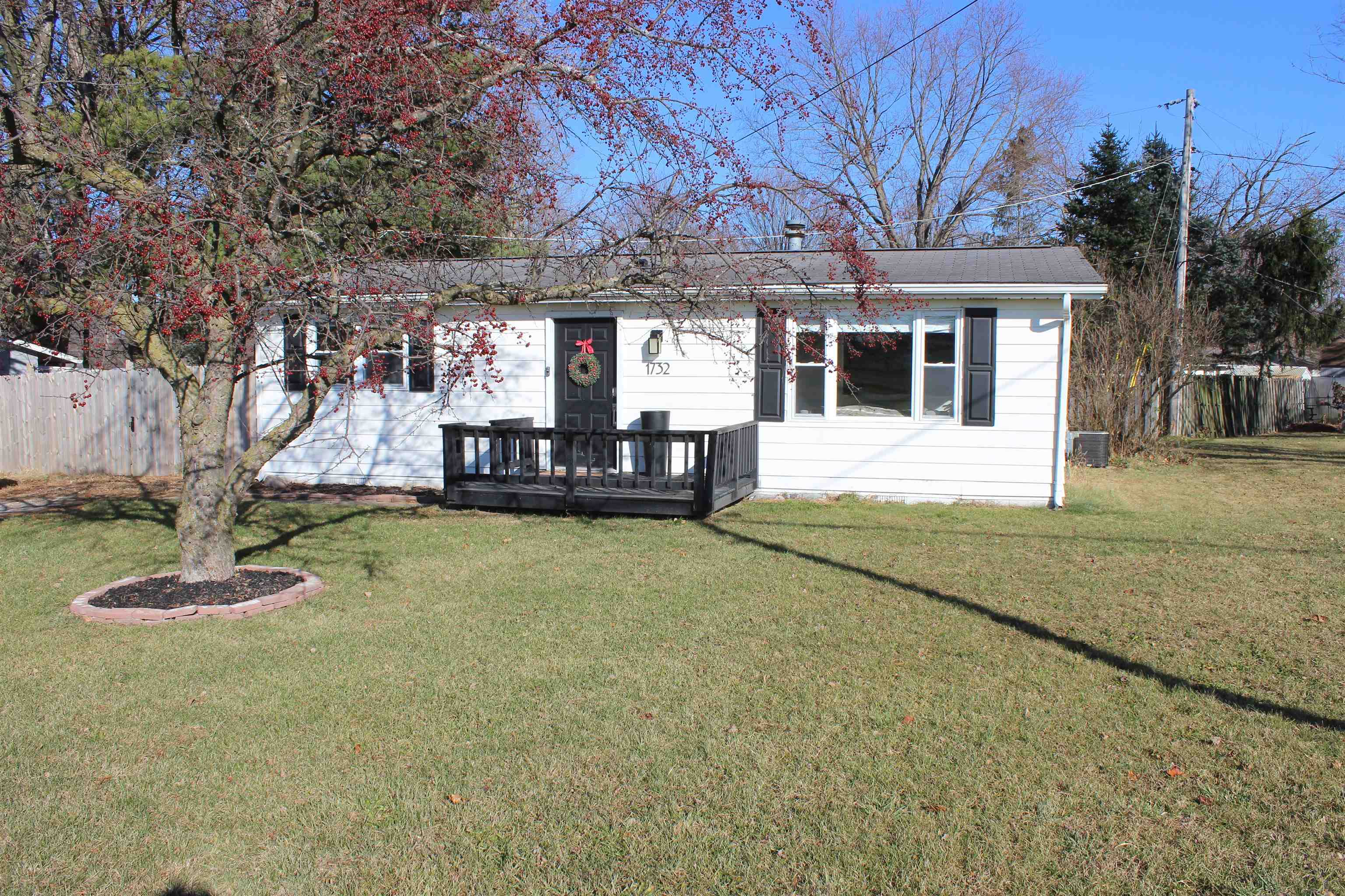1732 S Country Club Road, Warsaw, IN 46580