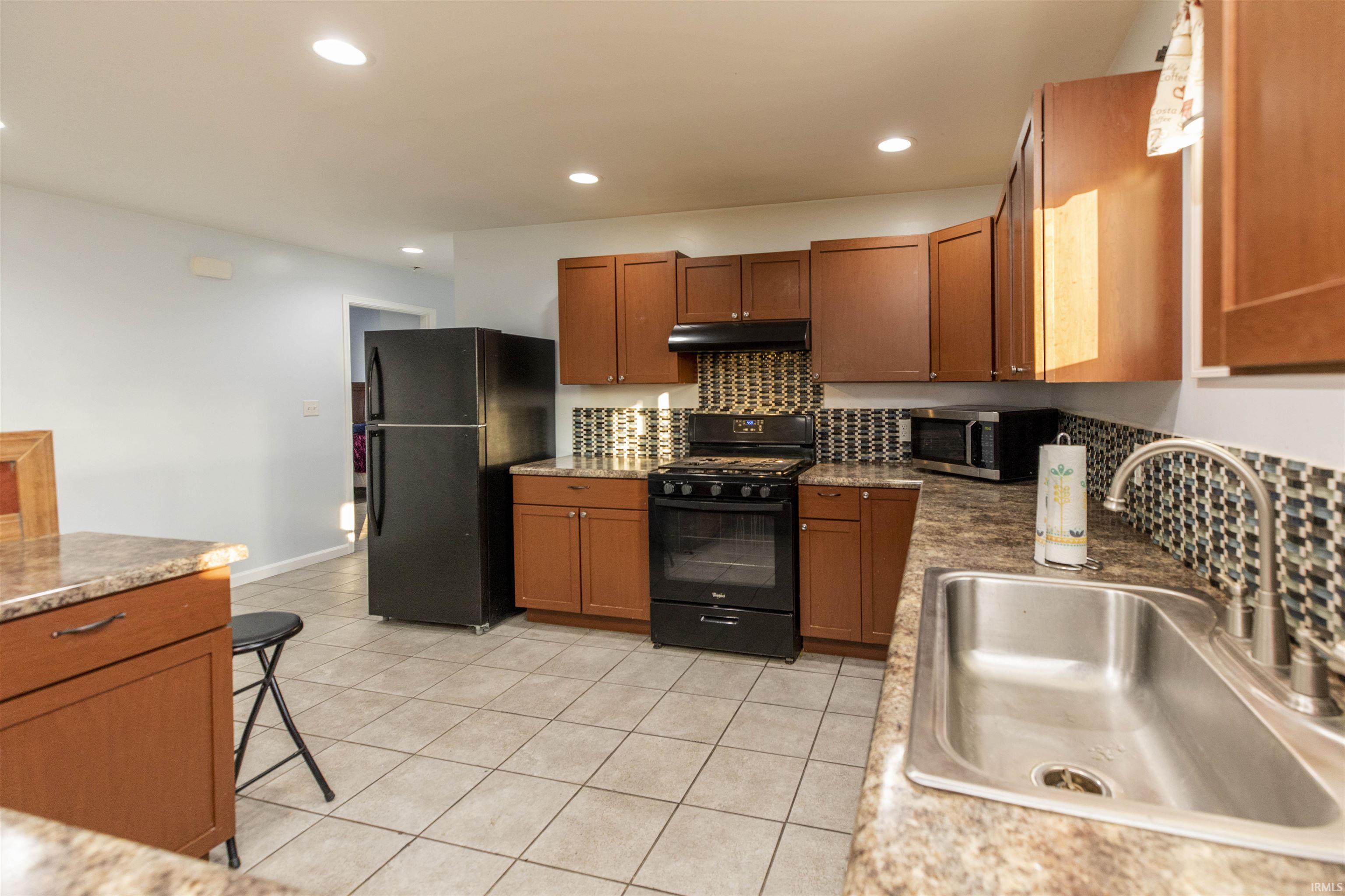 Photo 9 of 520 W Hively Avenue