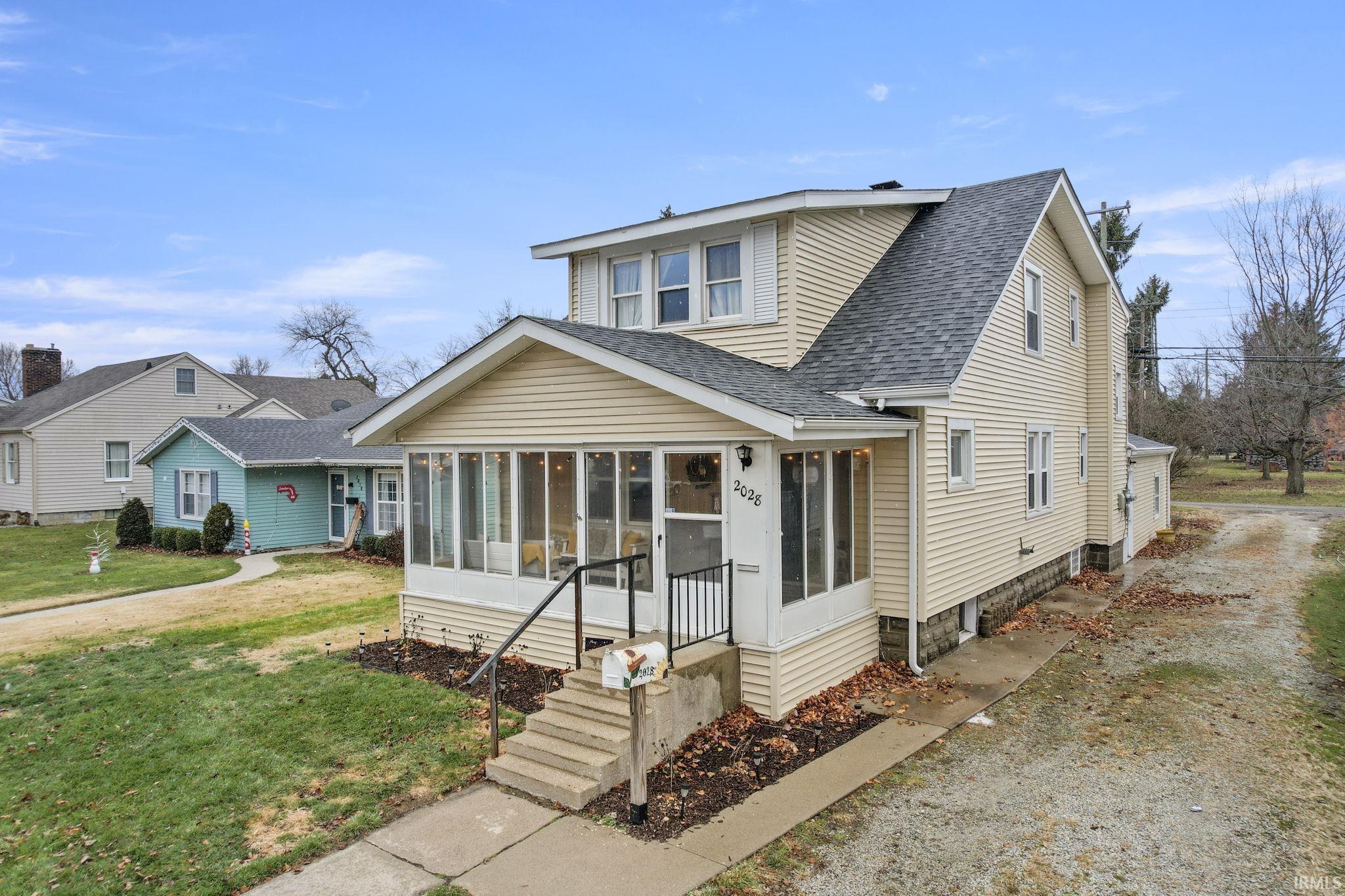 2028 College, Huntington, Indiana 46750, 4 Bedrooms Bedrooms, 9 Rooms Rooms,3 BathroomsBathrooms,Residential,For Sale,College,202249870