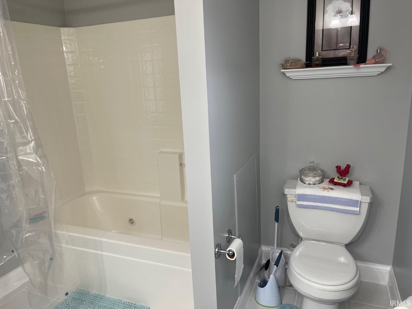 Jetted tub/shower in master bath