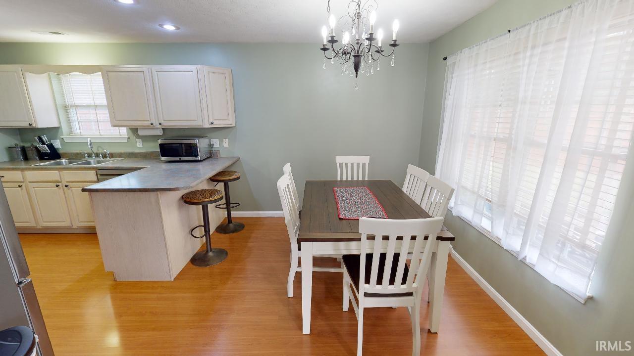 Jasper Real Estate: 48 Oakbrook Court IN 47546 $199 700 202300461