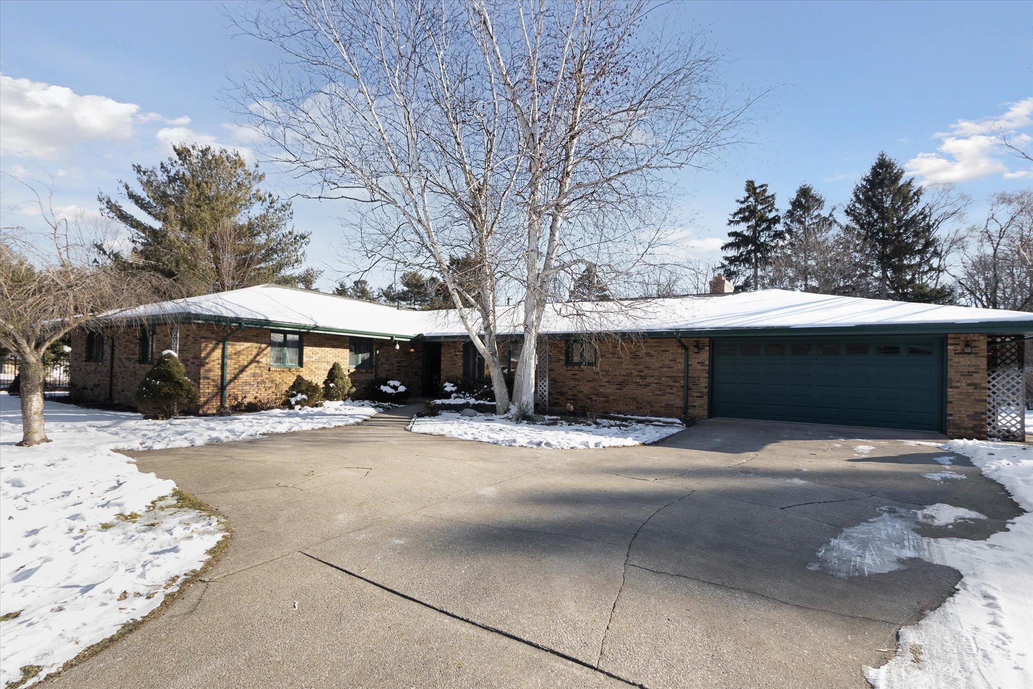 52502 Brooktrails Drive, South Bend, IN 46637