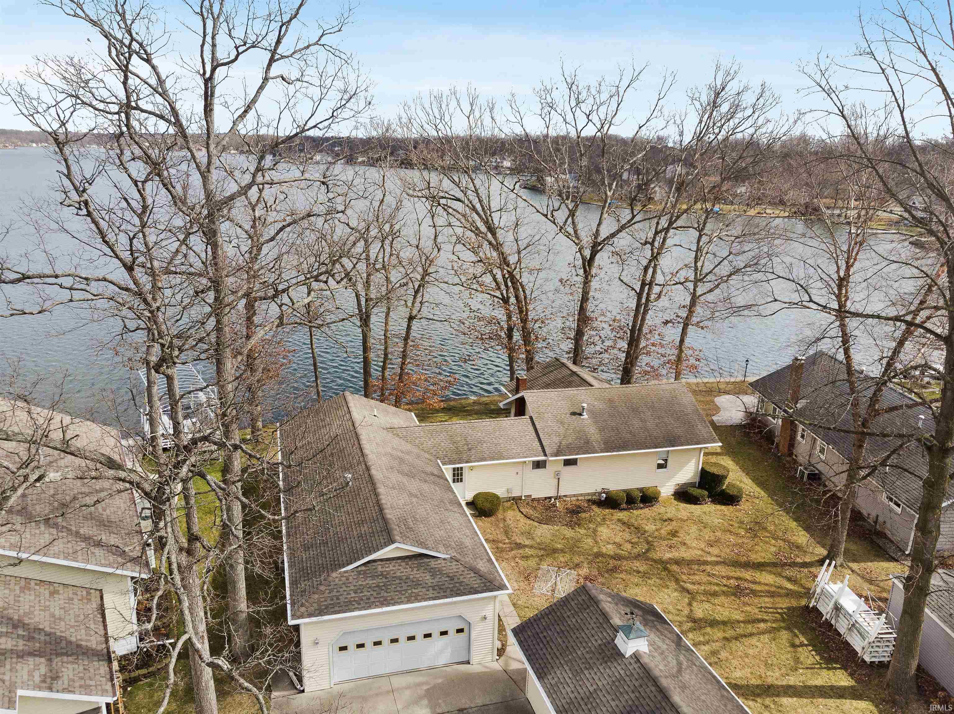 825 E Willis Park Drive, North Webster, IN 46555