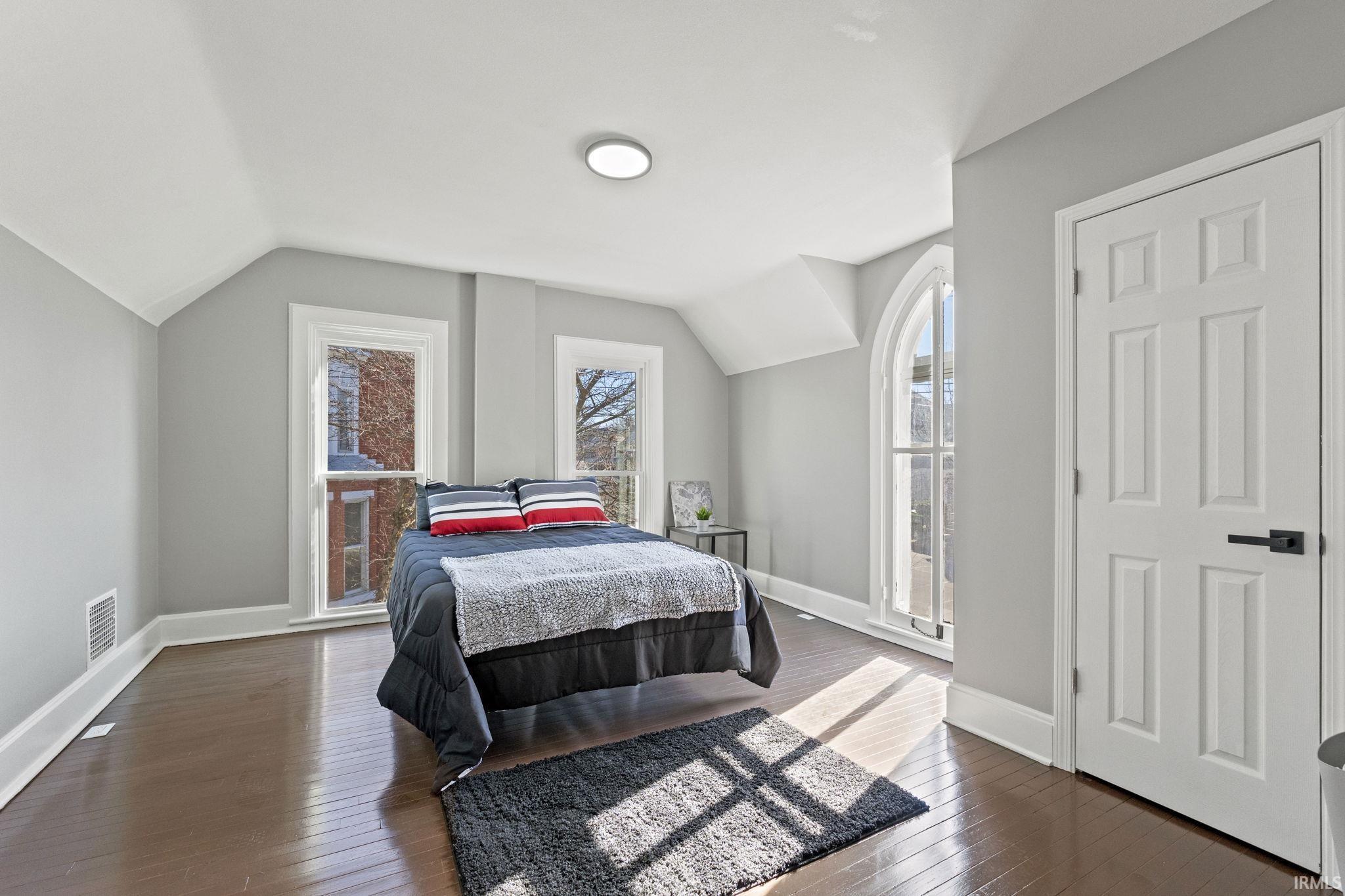 Photo 6 of 320 E Franklin Street