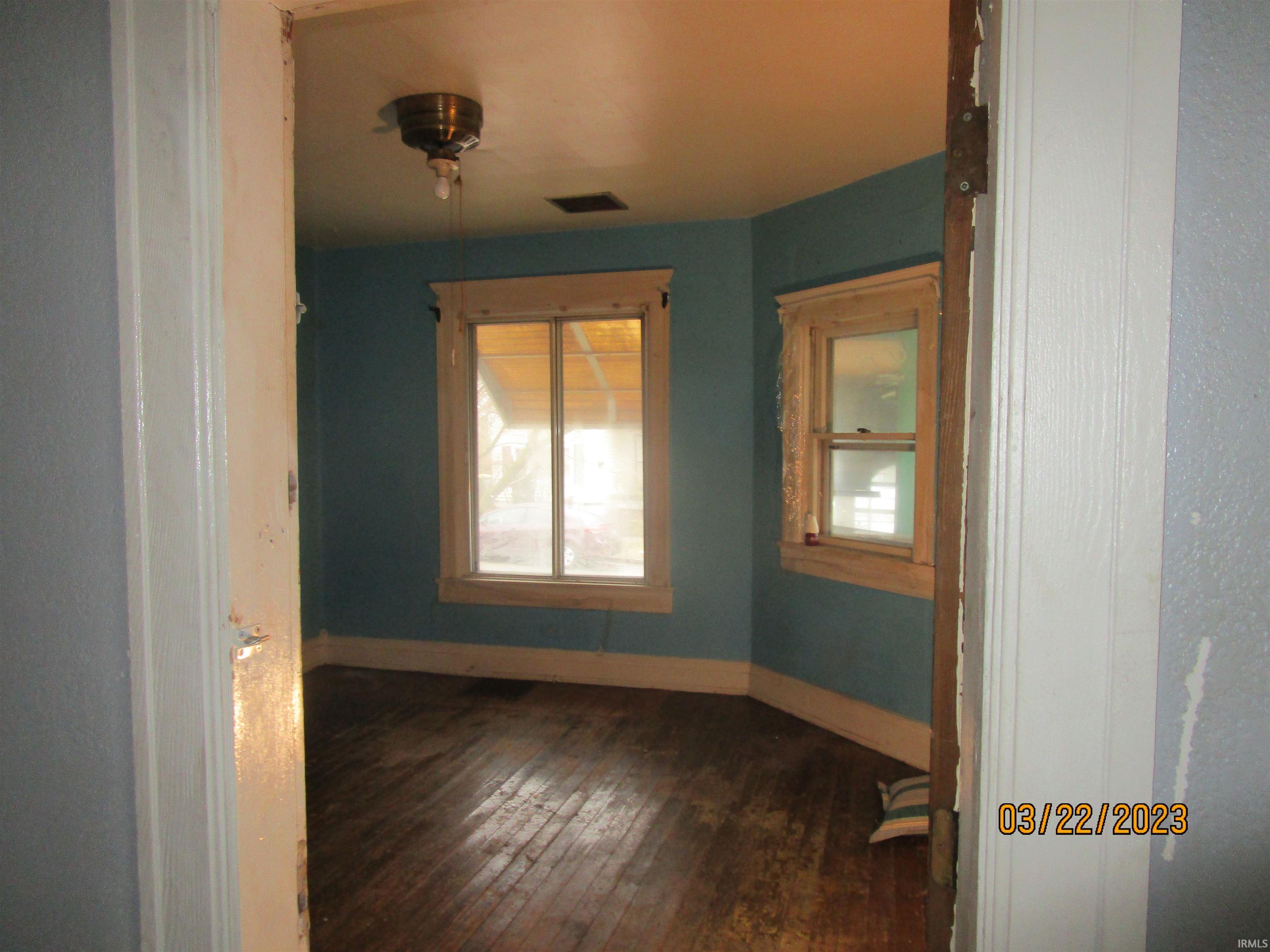 Photo 2 of 2425 Thompson Avenue