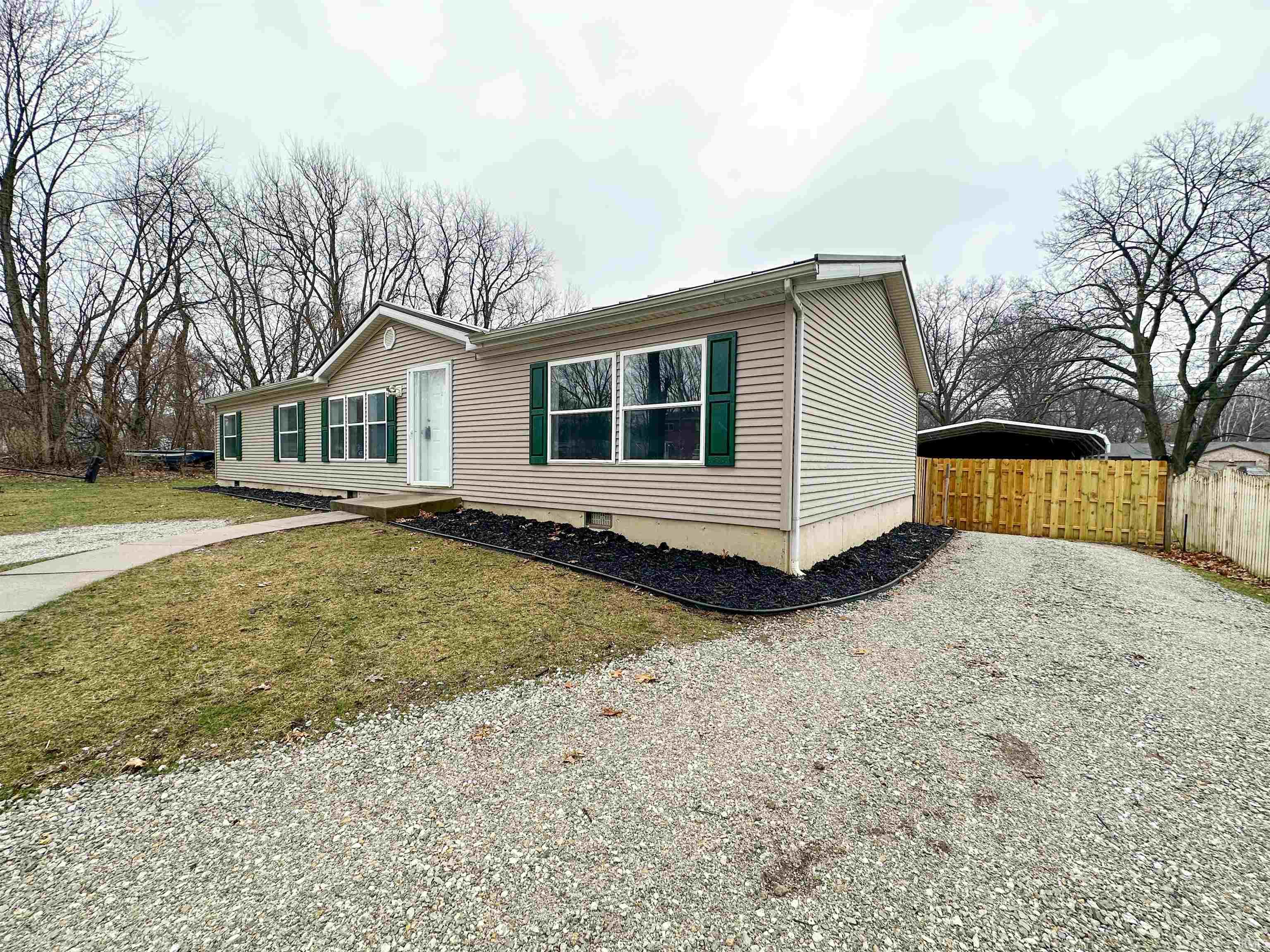 55196 Holmes Street, South Bend, IN 46628