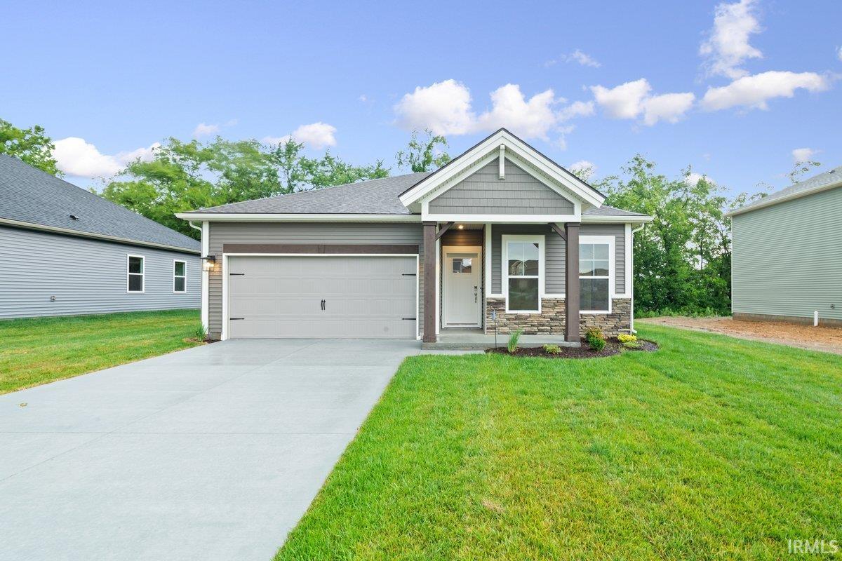 1390 Hunters Crossing Circle, Huntingburg, IN 47542