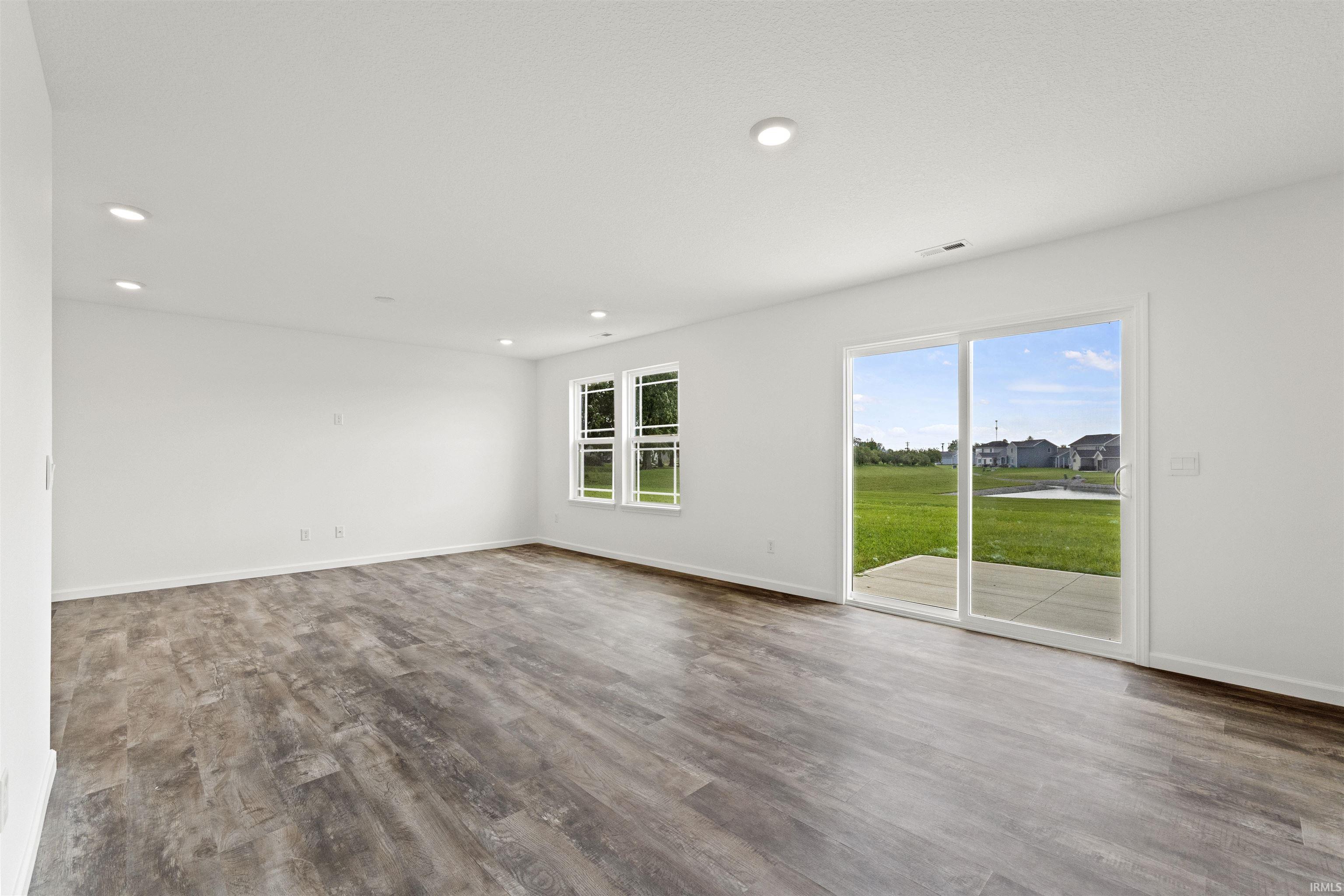 Photo 5 of 706 Aviation Drive