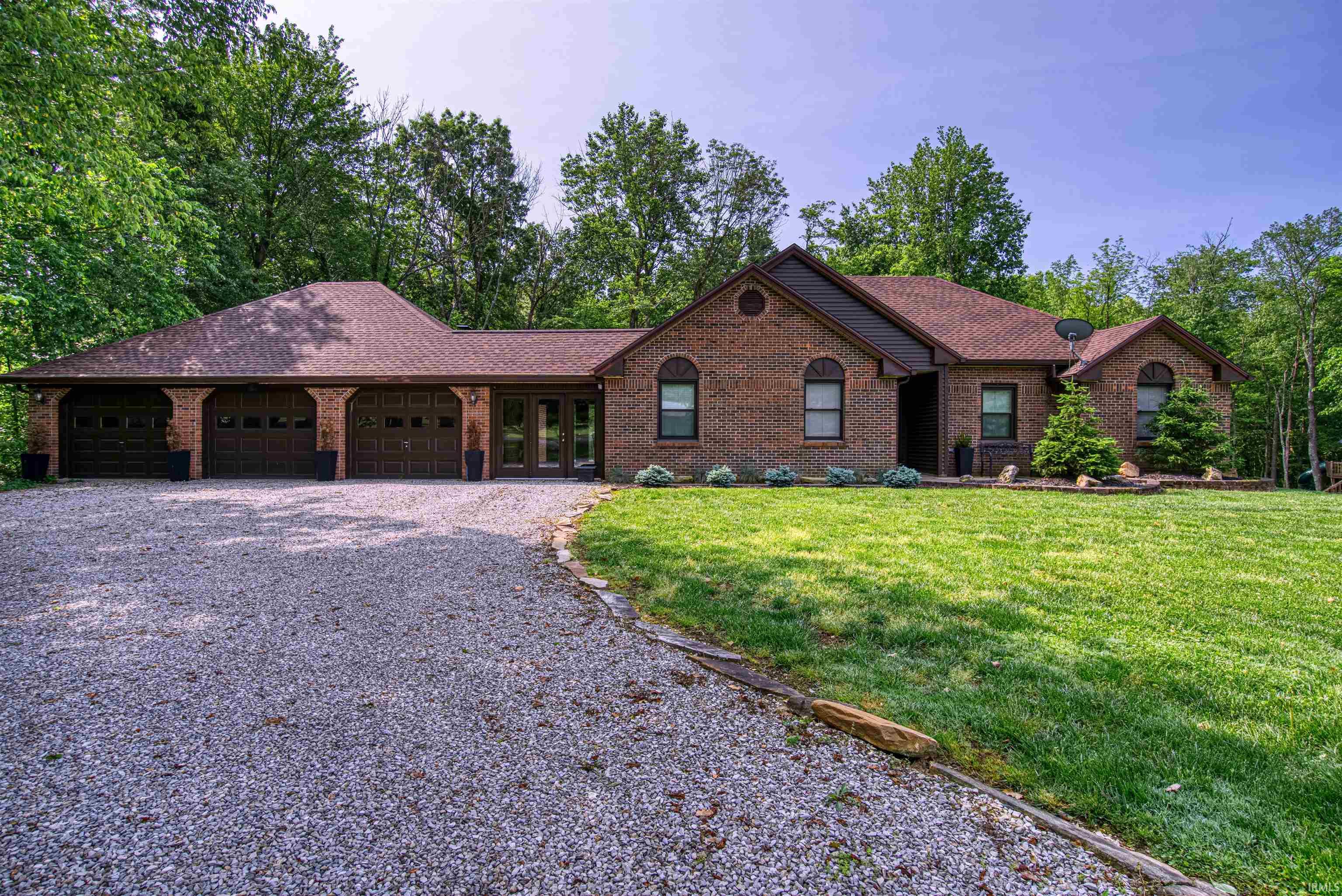 7002 MOSS CREEK Place, Evansville, IN 47720