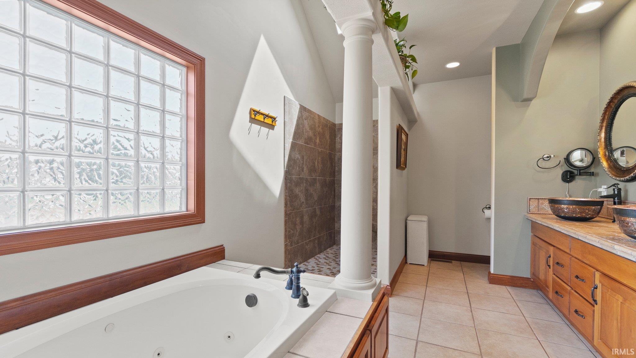 Photo 16 of 1221 E Dresdin Drive