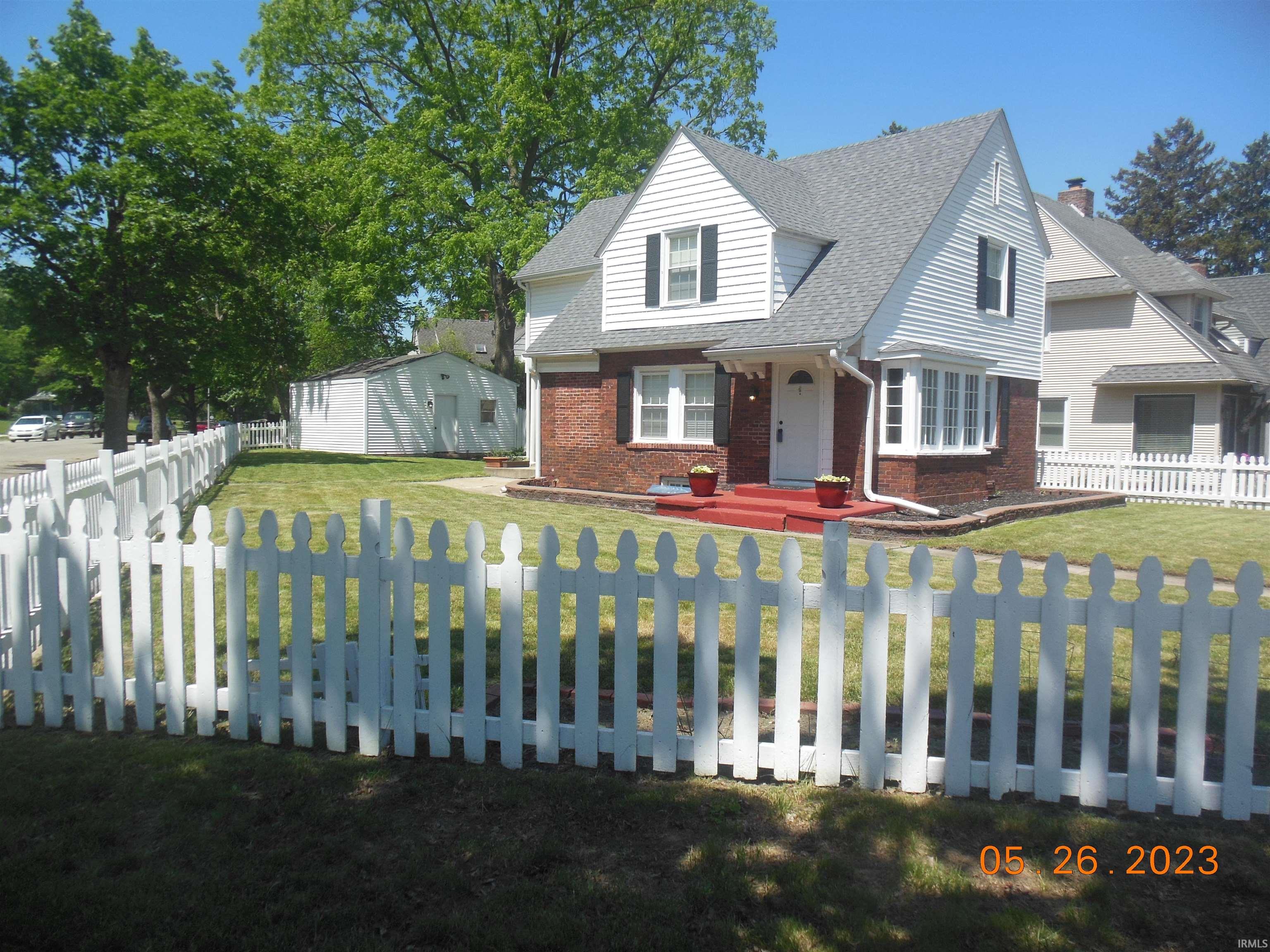 2421 Erskine South Bend, IN 46614