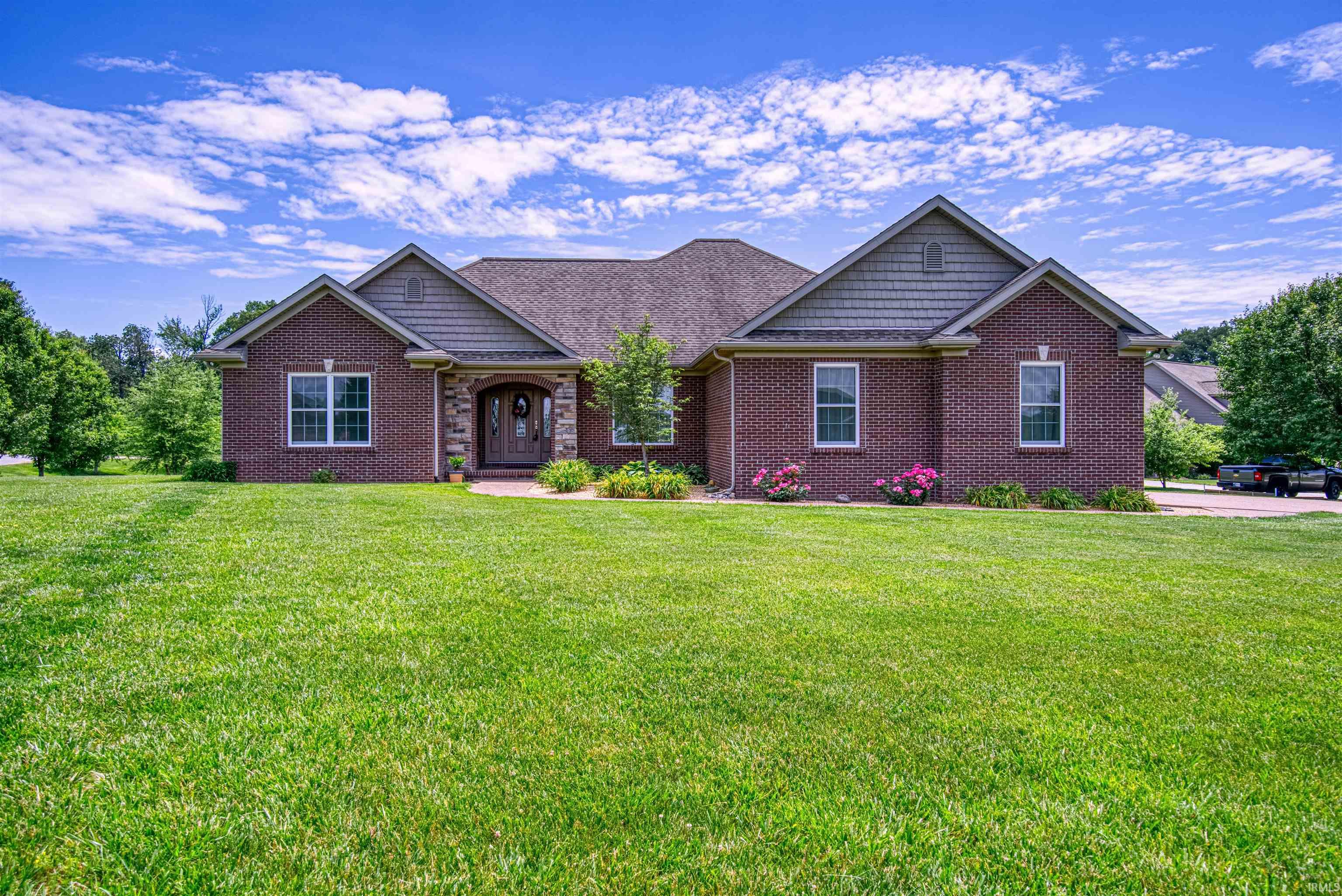 6721 Hillcrest Drive, Wadesville, IN 47638