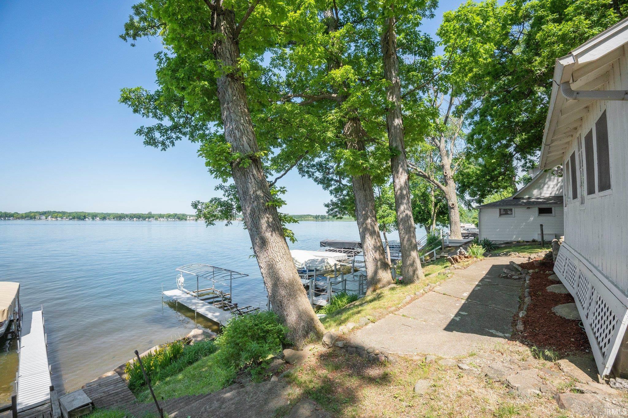 Photo 1 of 360 Lane 120 Hamilton Lake
