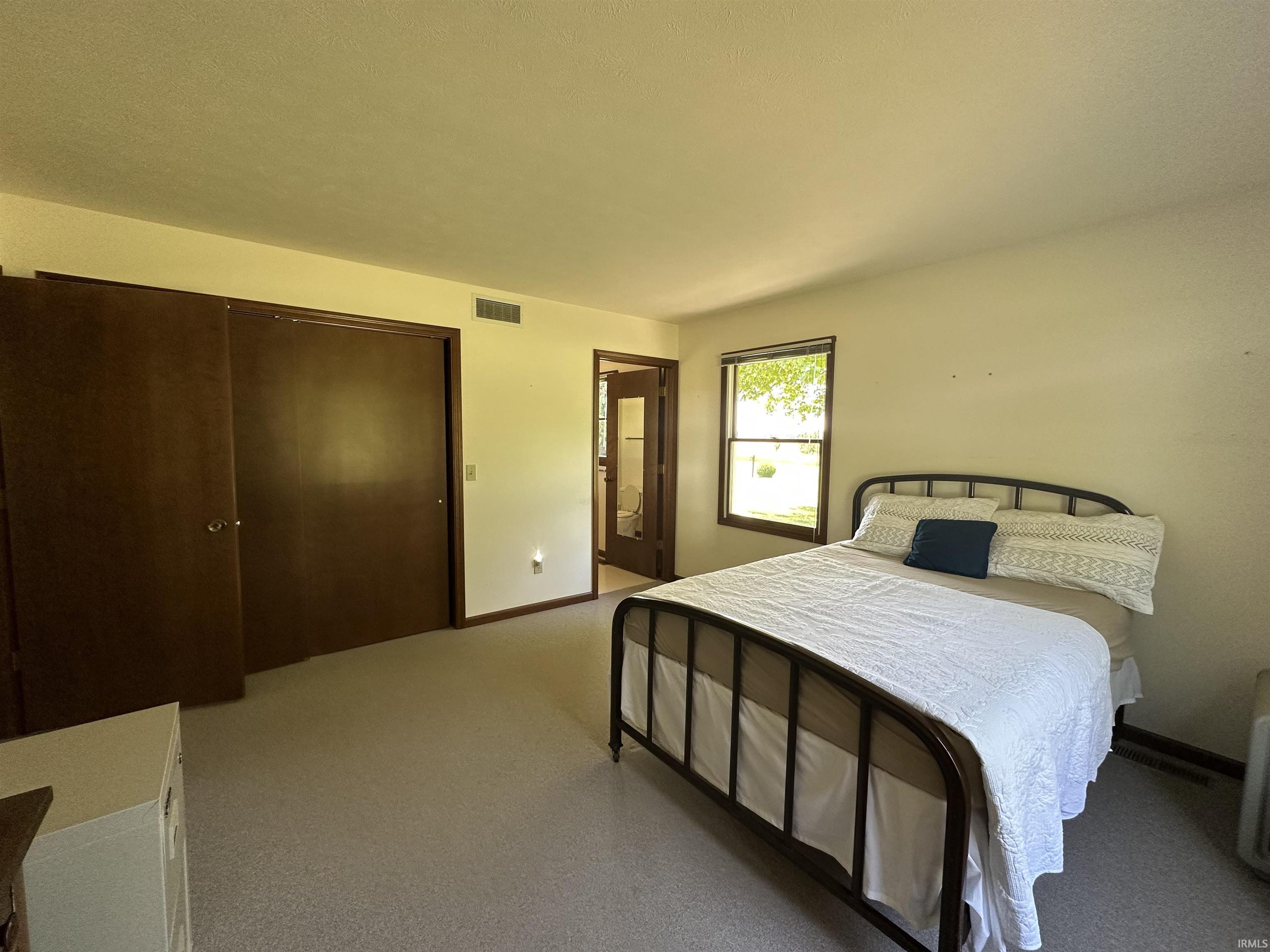 6420 E 500 s, Wolcottville, IN 46795