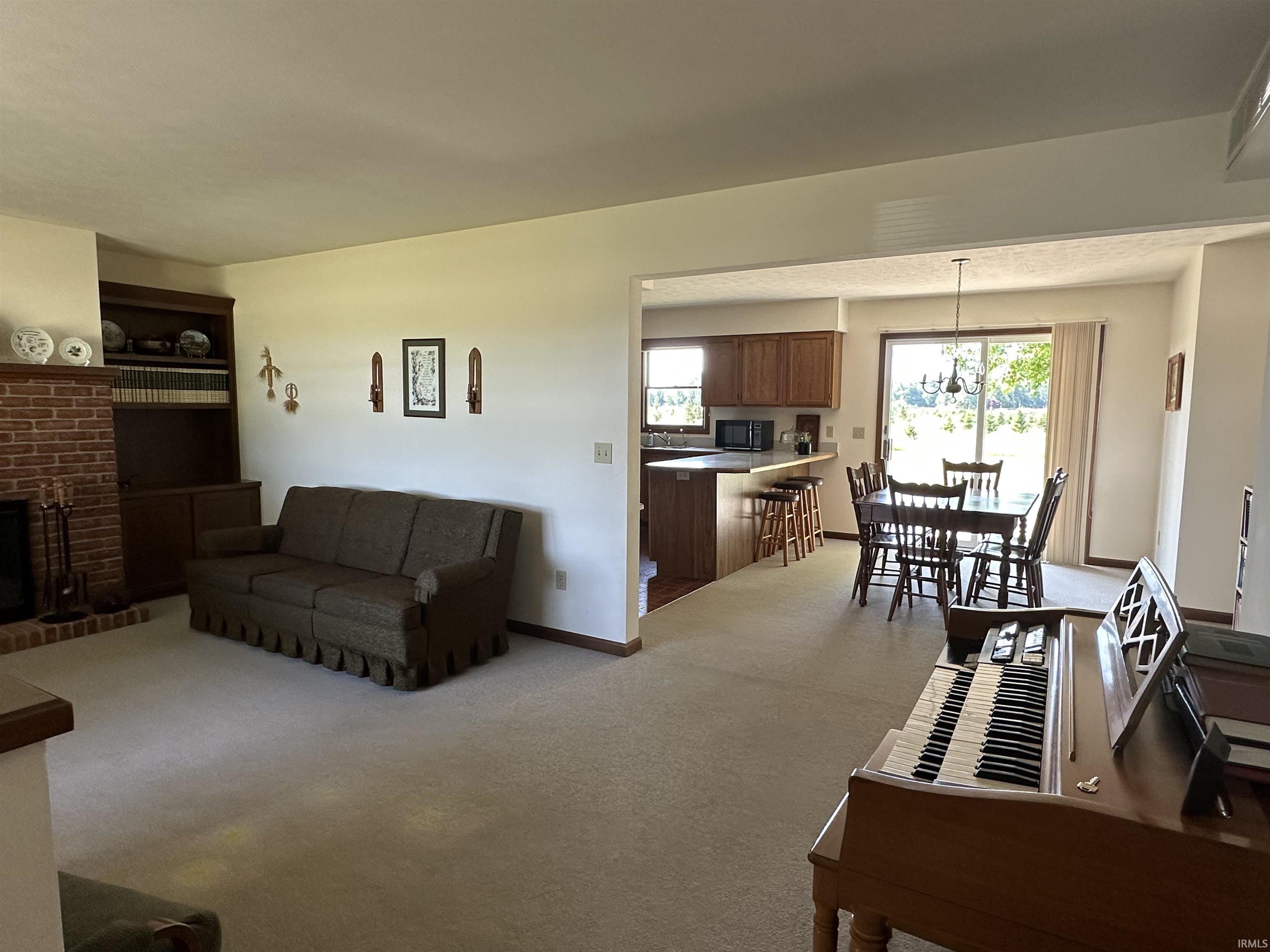 6420 E 500 s, Wolcottville, IN 46795