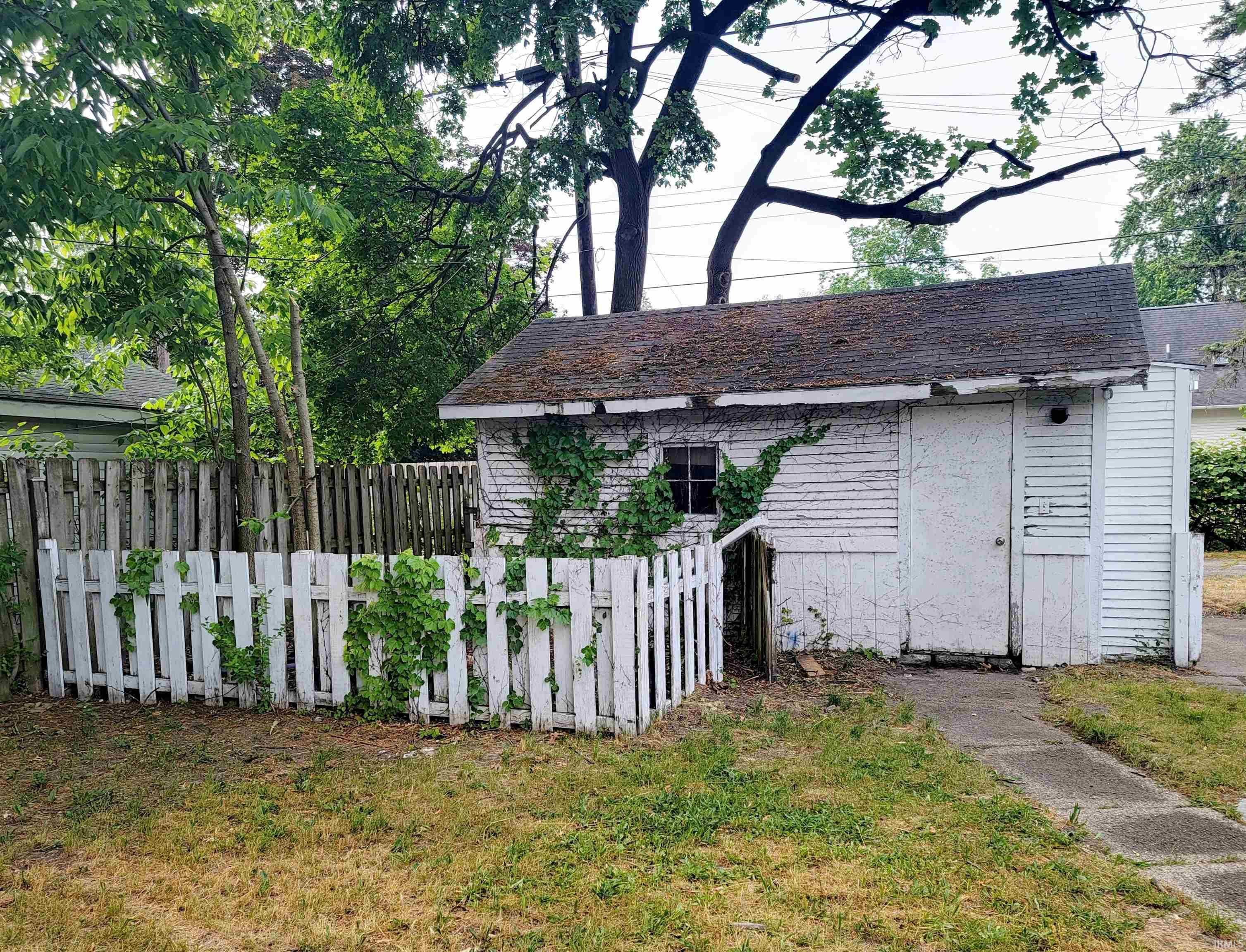 Photo 5 of 915 Fulton Street