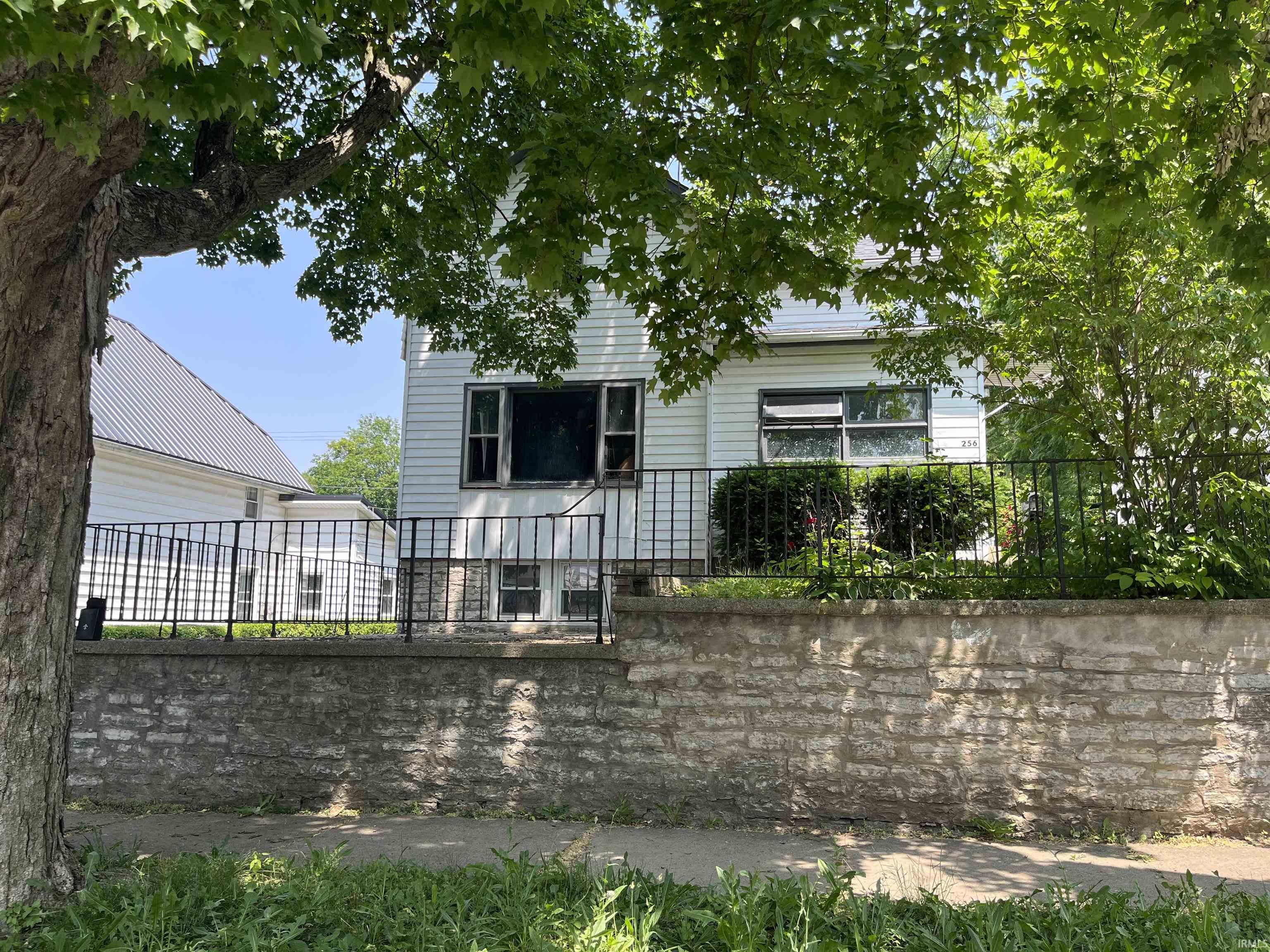 Photo 0 of 256 E Maple Street