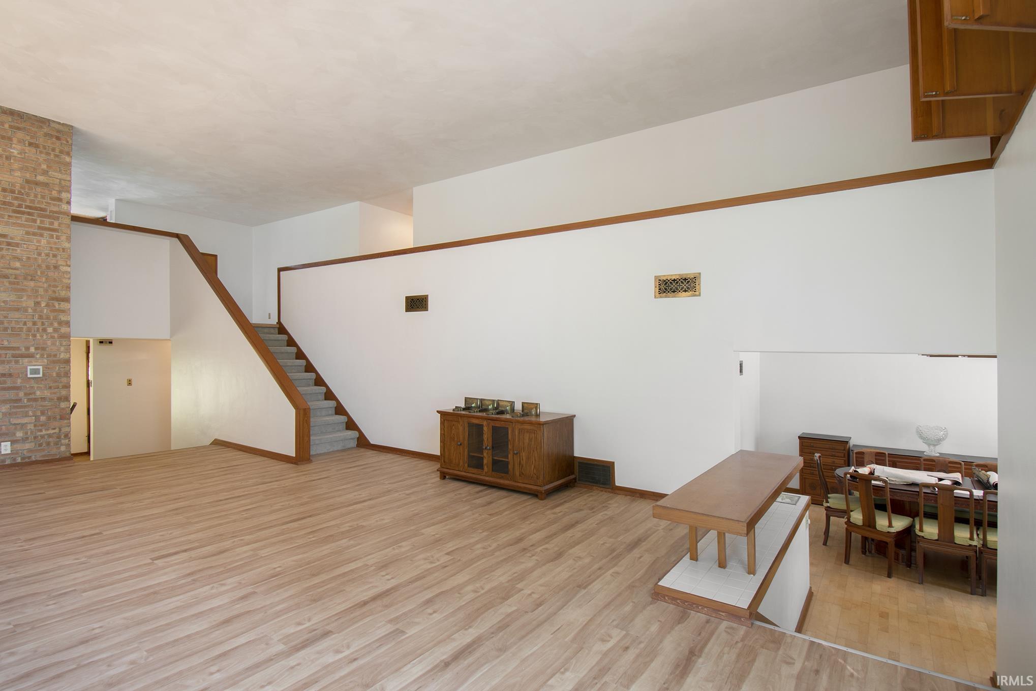 Photo 11 of 2625 Greenleaf Boulevard
