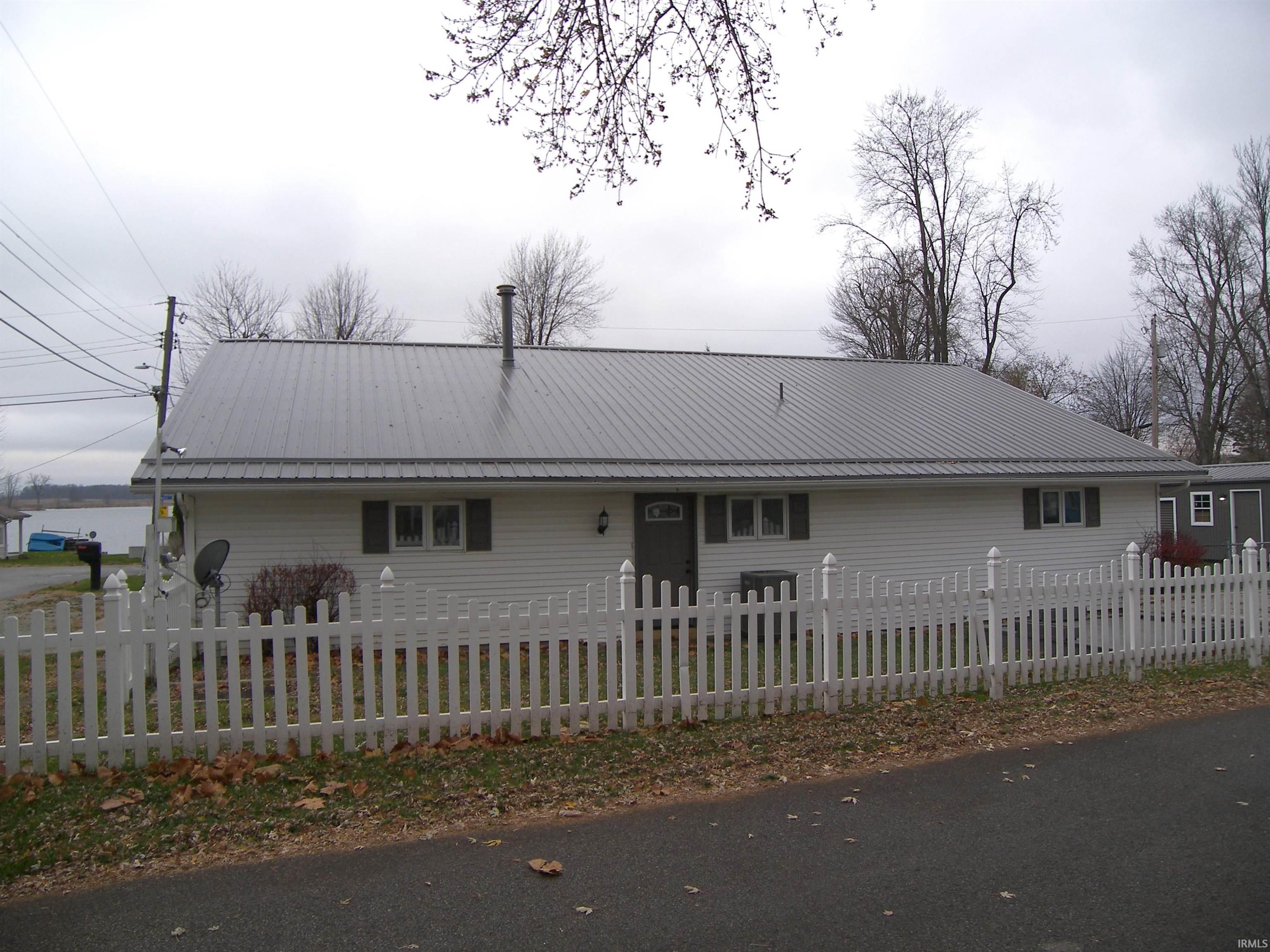 Photo 4 of 410 W Dixie Drive