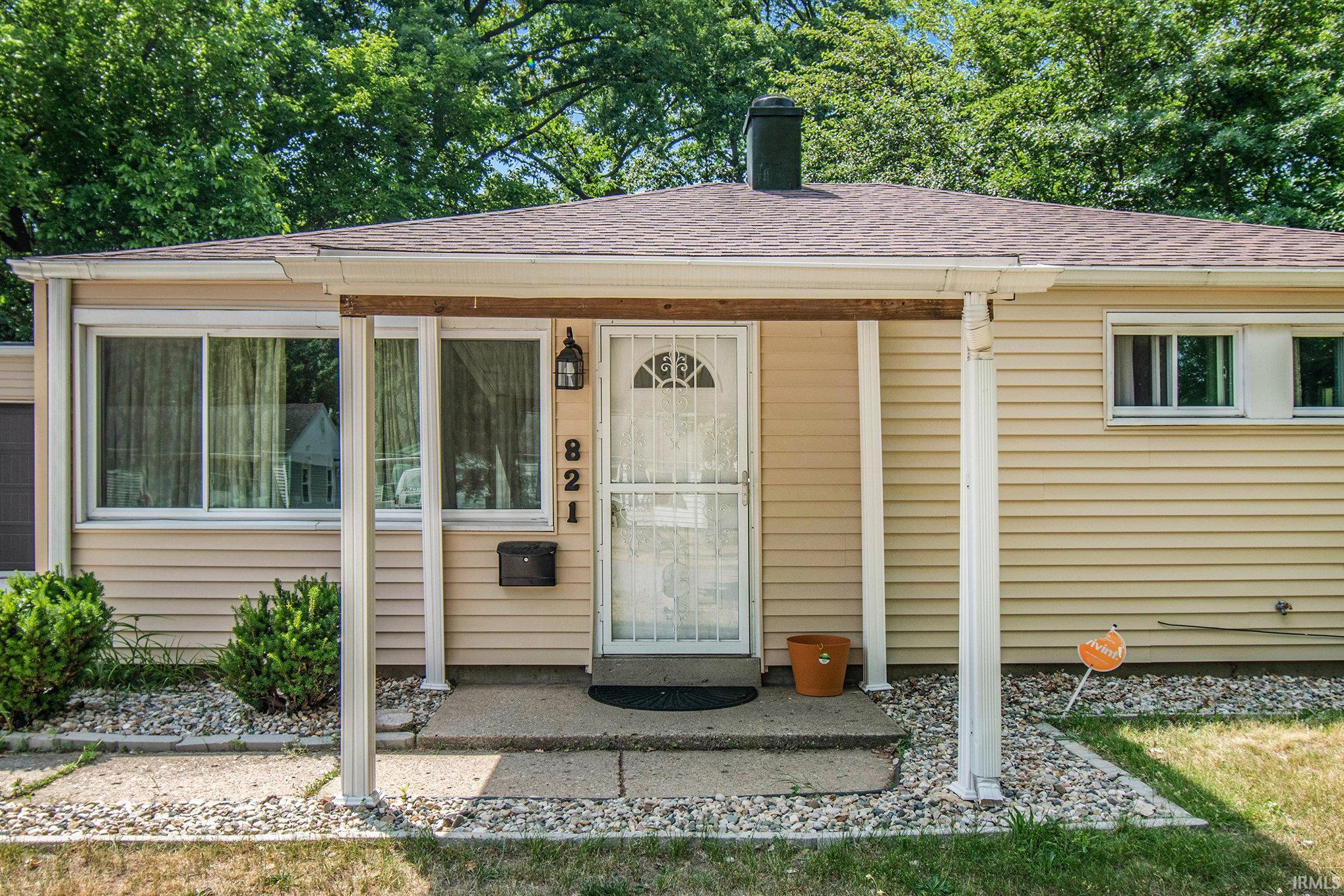 South Bend Real Estate 821 Woodcliff Drive IN 46615 189,000 202320357