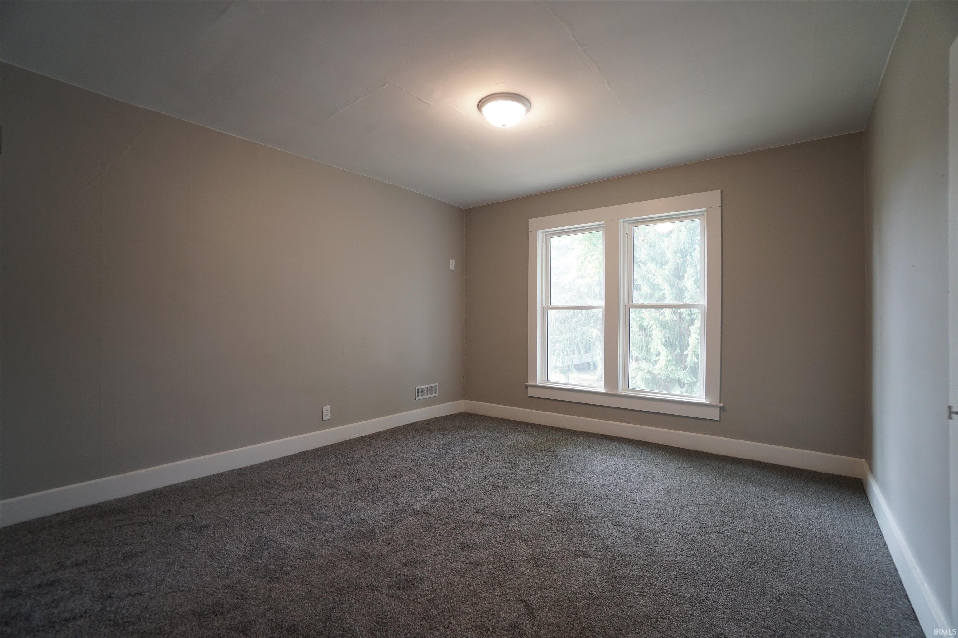 Photo 13 of 204 W Walnut Street