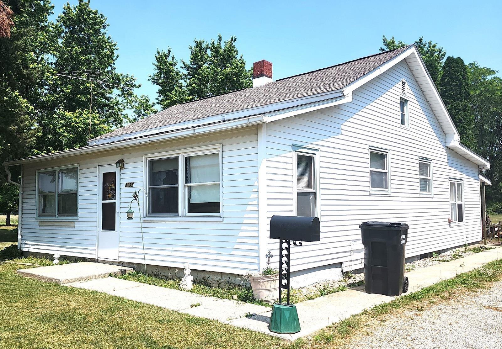 This cute 2 bed, 1 bath bungalow, with a 25 x 7 four seasons room, and large enclosed back patio, between Fort Wayne and Columbia City has a lot to offer. This property sits on 1.84 acres and has a large detached (28 x 48) 2 car garage with workshop! Bring your imagination and turn this home into something the neighbors will envy!