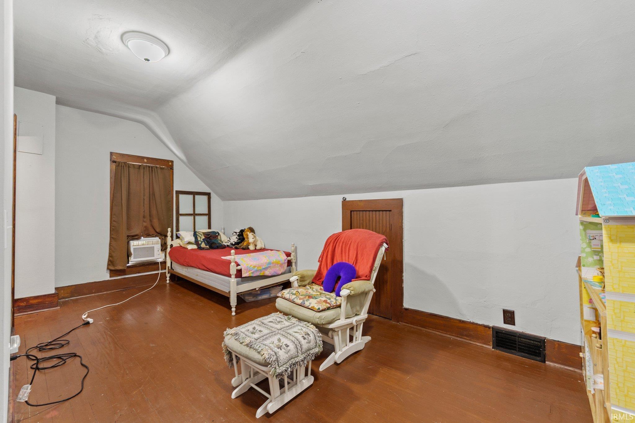 Photo 16 of 933 Savilla Avenue