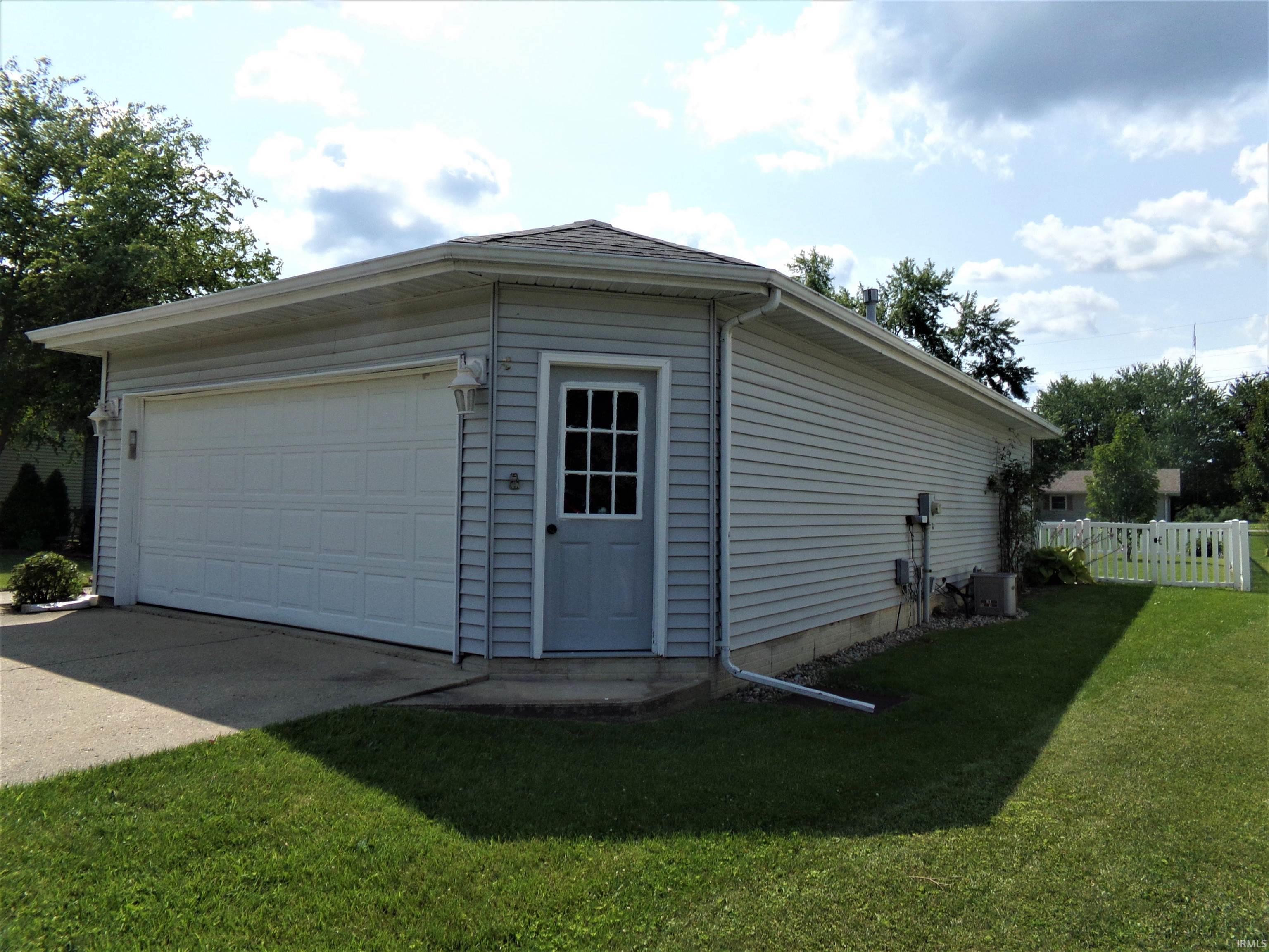 Photo 2 of 1417 Shire Dr