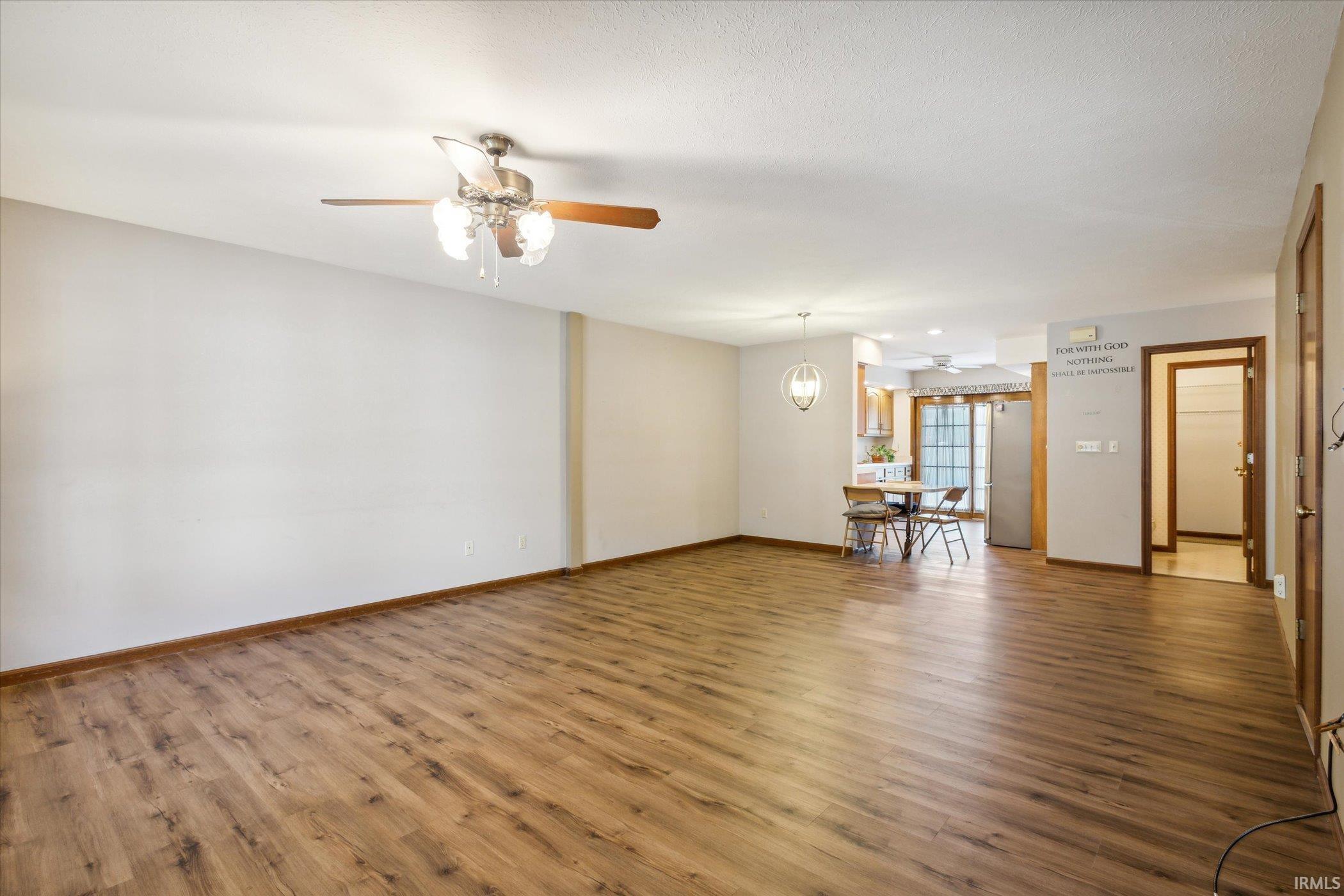 Photo 2 of 1410 Pembrook Circle