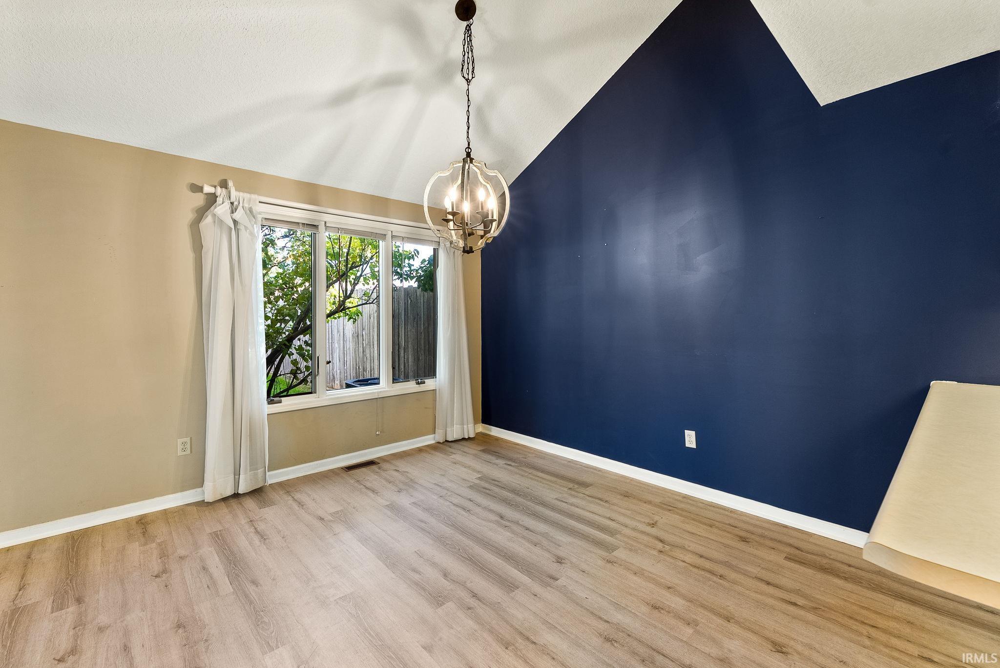 Photo 10 of 25 S Pinehurst Court