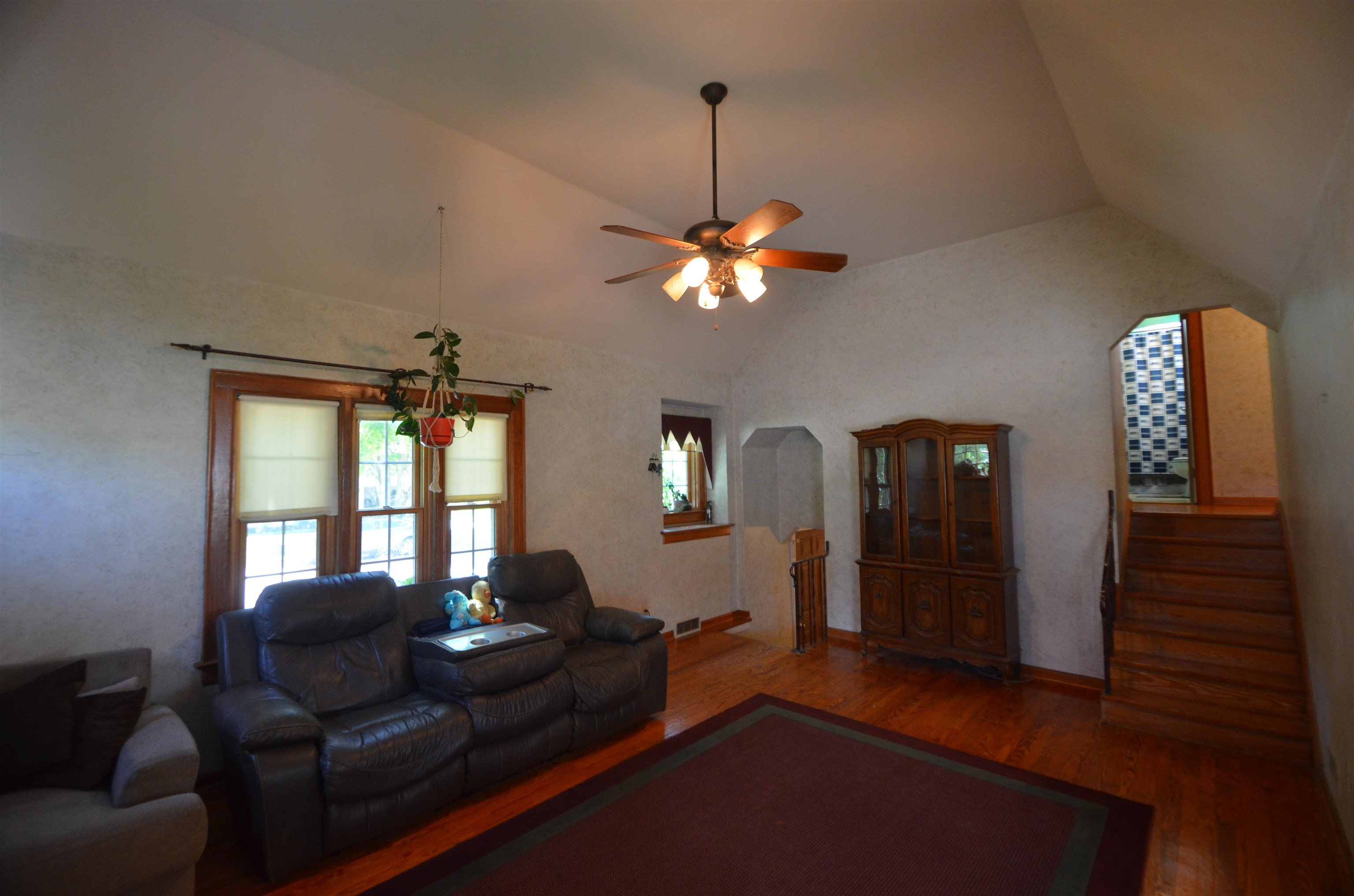Photo 4 of 716 E 5th Street