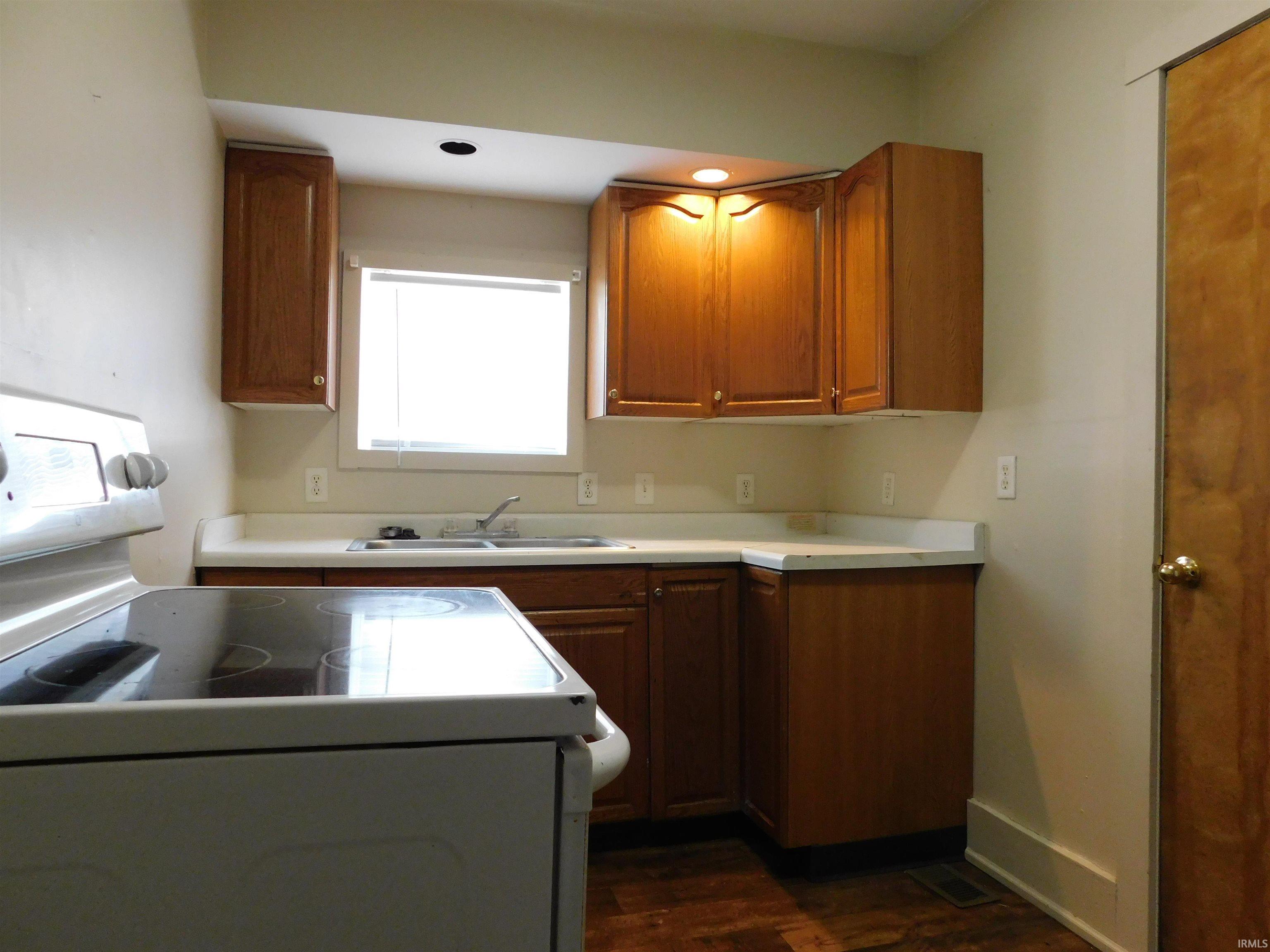 Photo 8 of 513 W Porter St