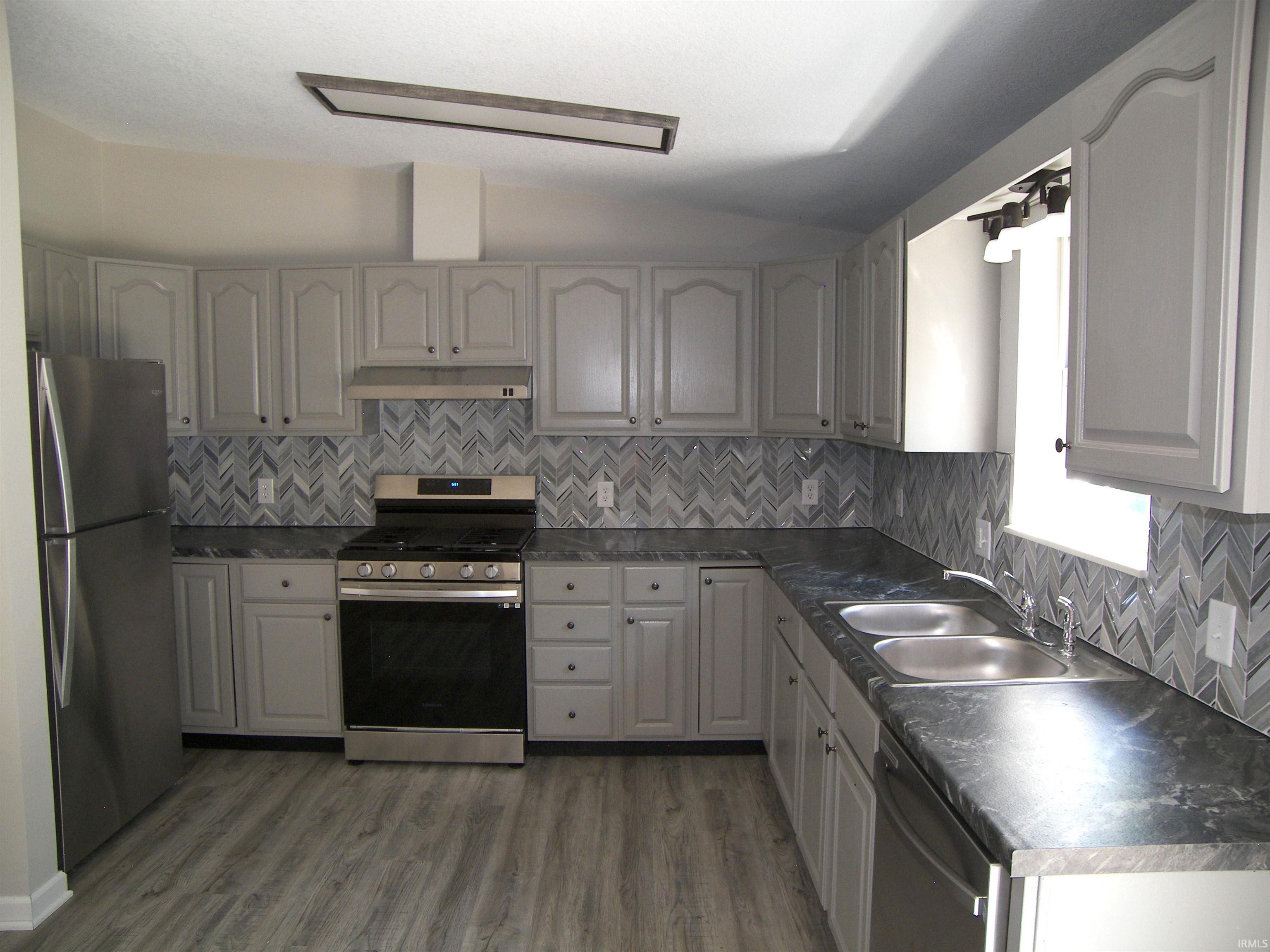 Photo 18 of 1413 Oriole Drive