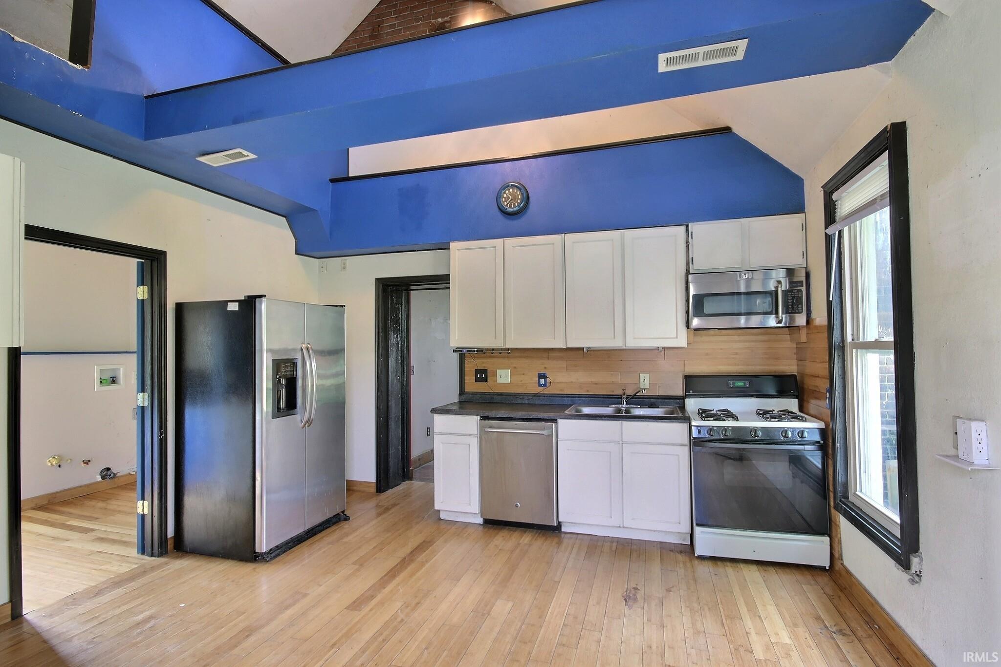 Photo 5 of 447 E Lewis Street
