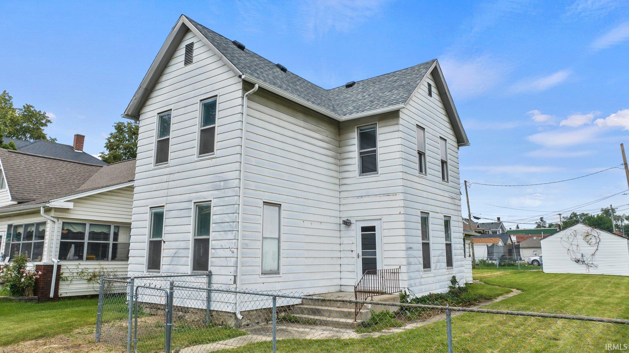 Photo 2 of 818 W 4th Street