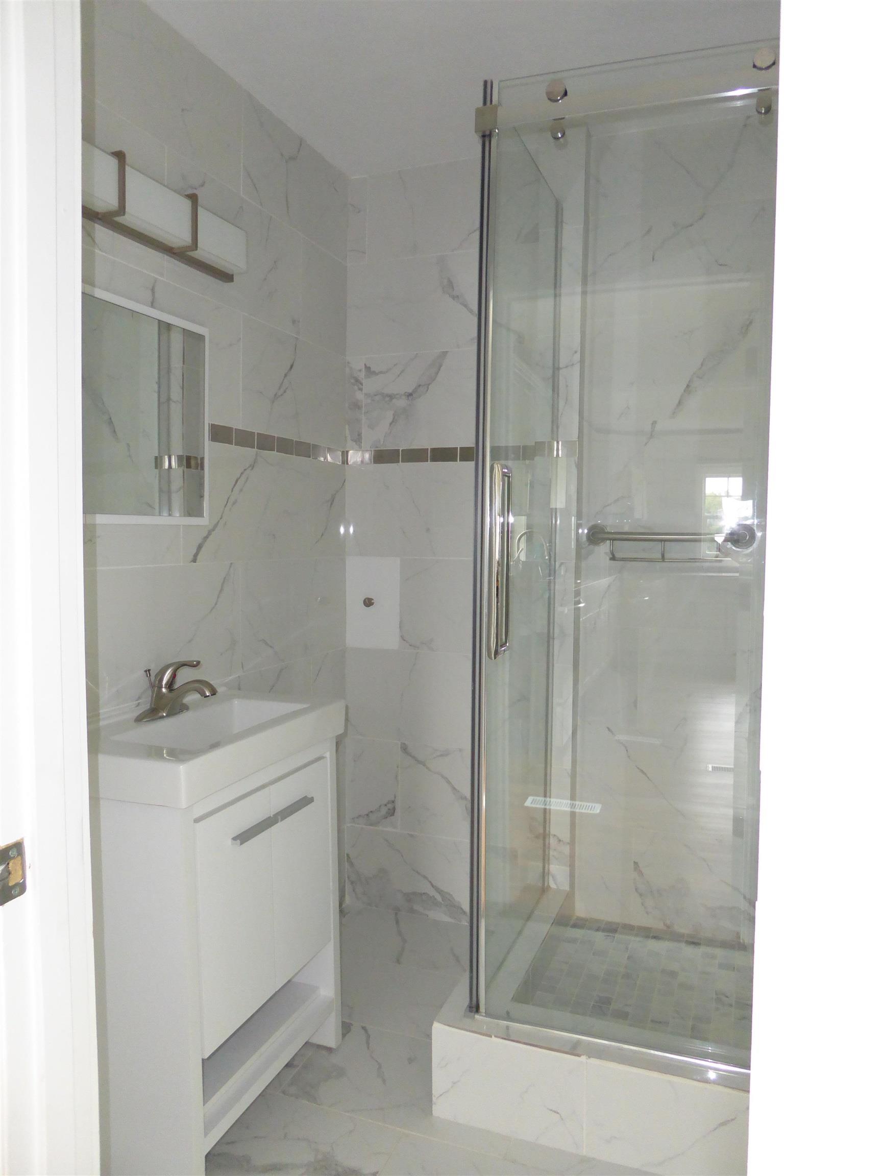 Photo 12 of 406 Johnson Street